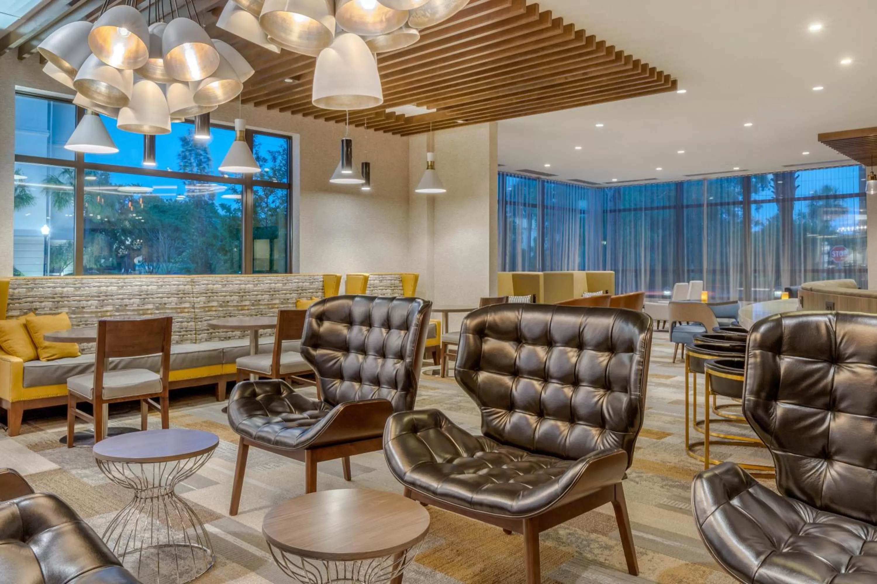 Lounge or bar in DoubleTree by Hilton Charleston Riverview