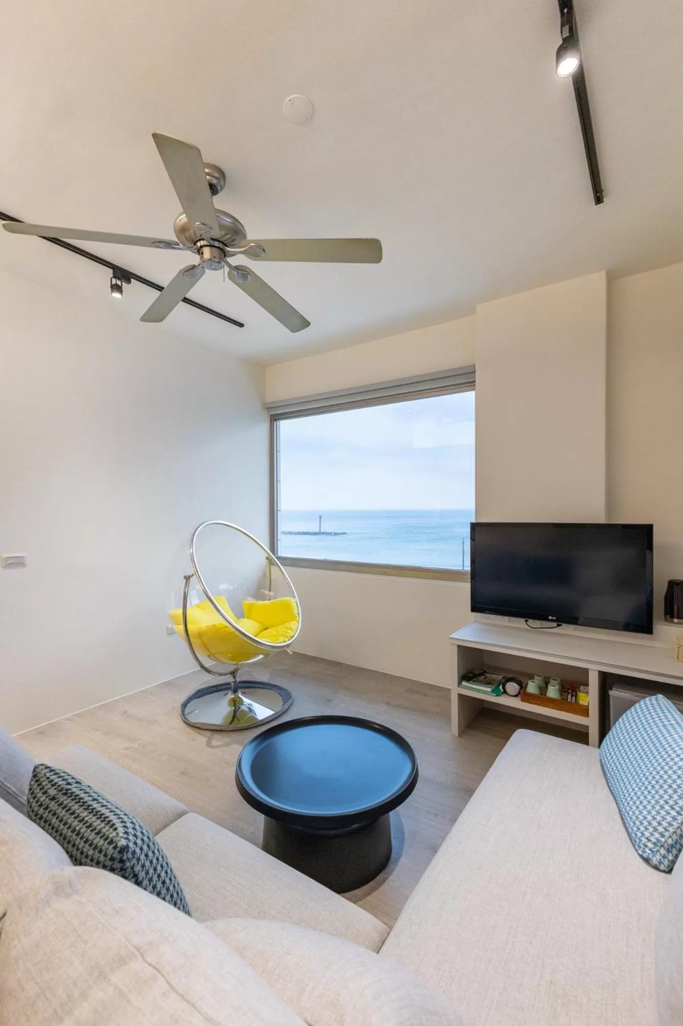 Property building in Beachcastle & Sea View Villa