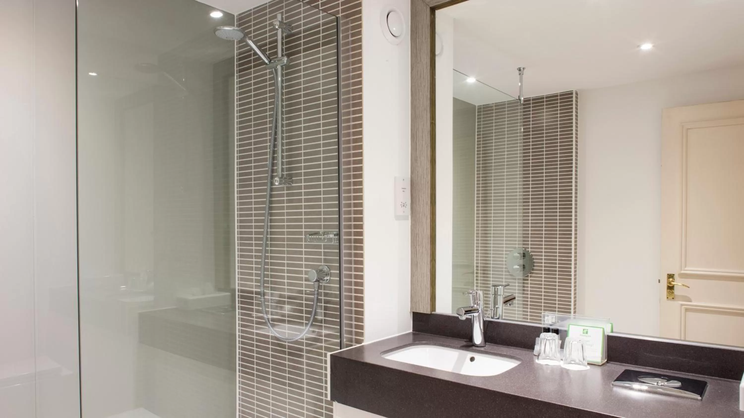 Photo of the whole room in Holiday Inn Chester South by IHG