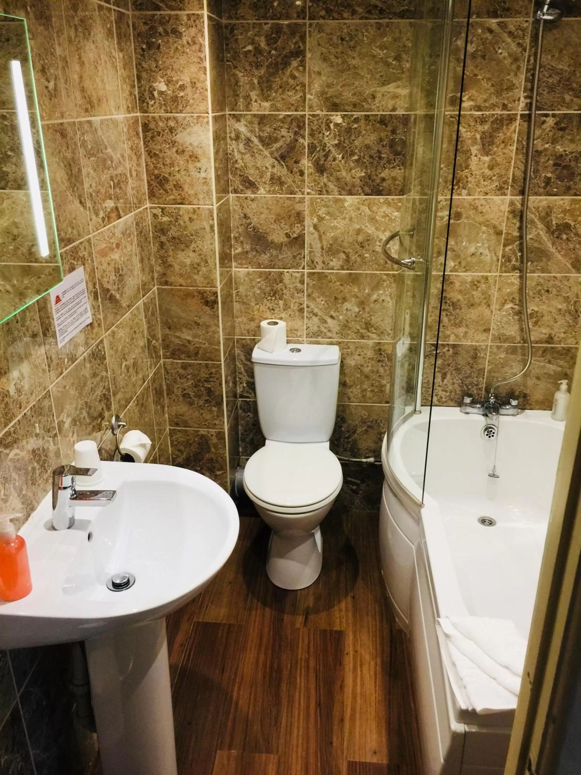 Toilet in Hotel Celebrity Bournemouth East Cliff by Villare hotels