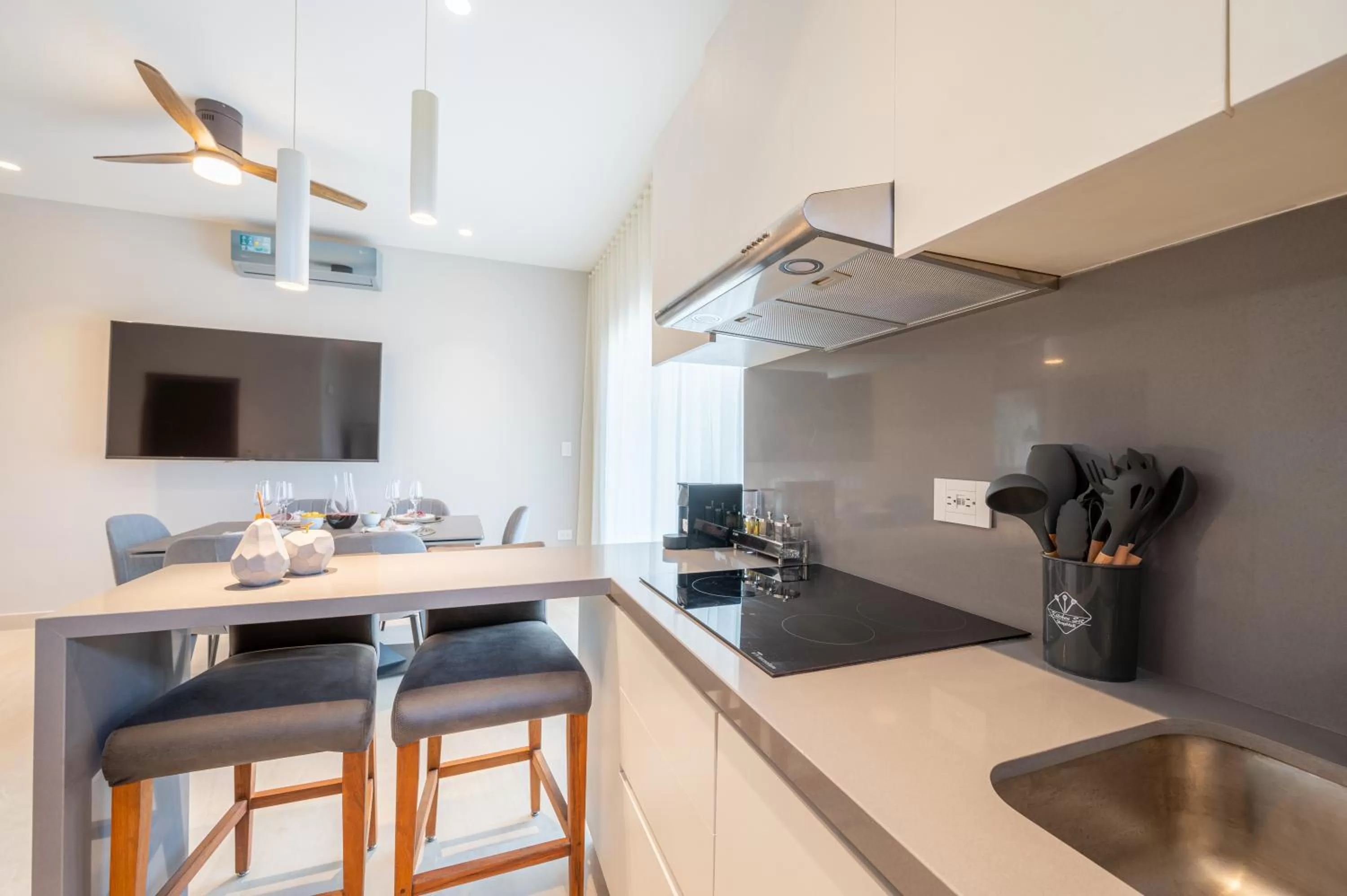 fireplace in Kippal - Modern Oasis - ApartHotel