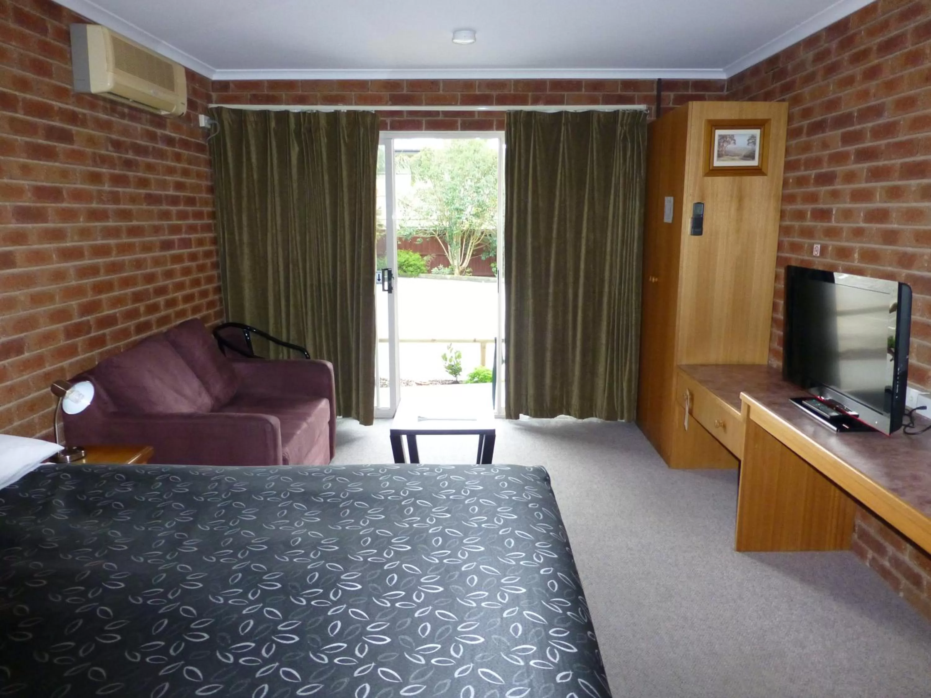 Photo of the whole room, Room Photo in Inverloch Central Motor Inn