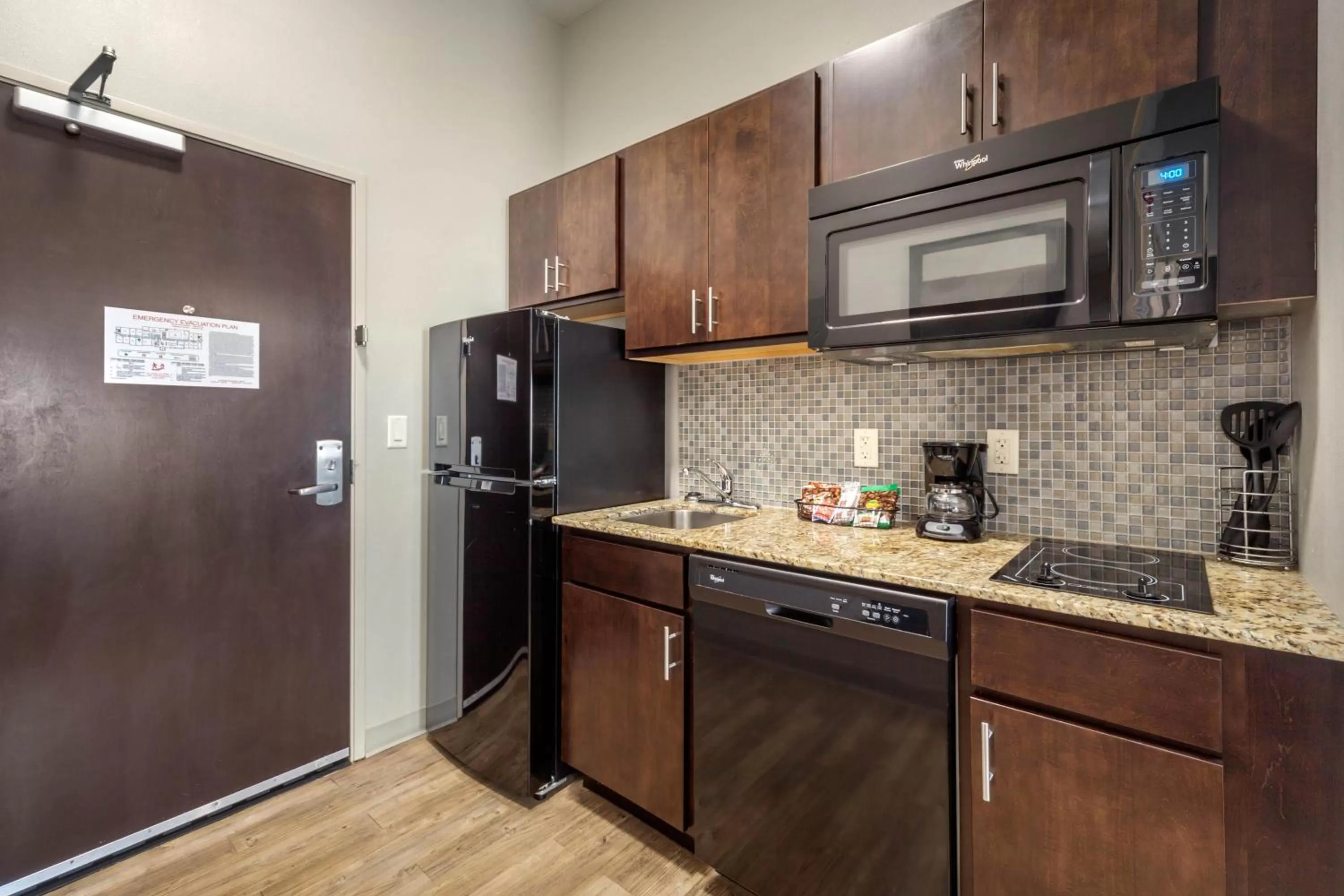 Kitchen or kitchenette in MainStay Suites Lincoln University Area