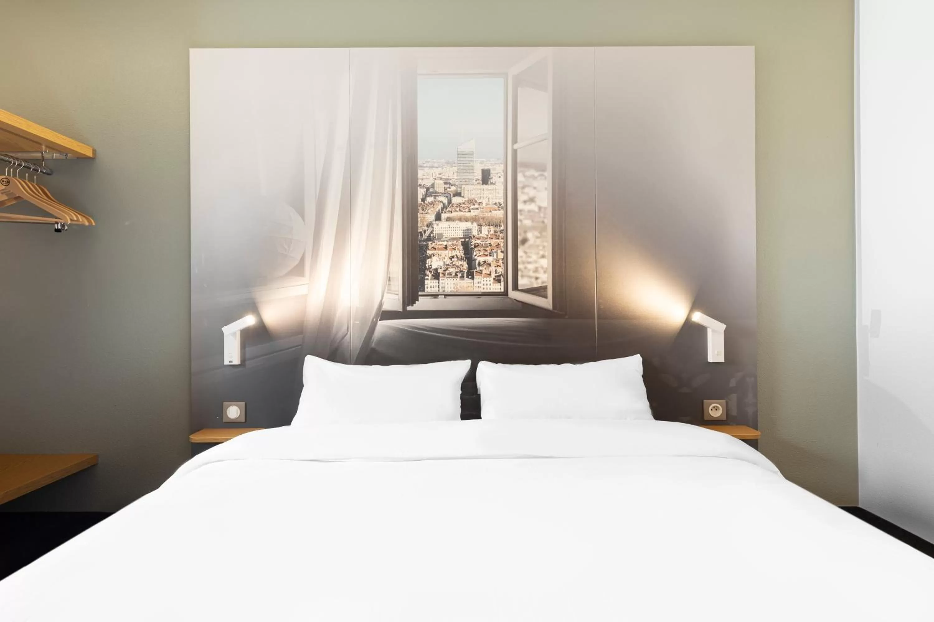 Bedroom, Bed in B&B HOTEL Lyon Centre Monplaisir