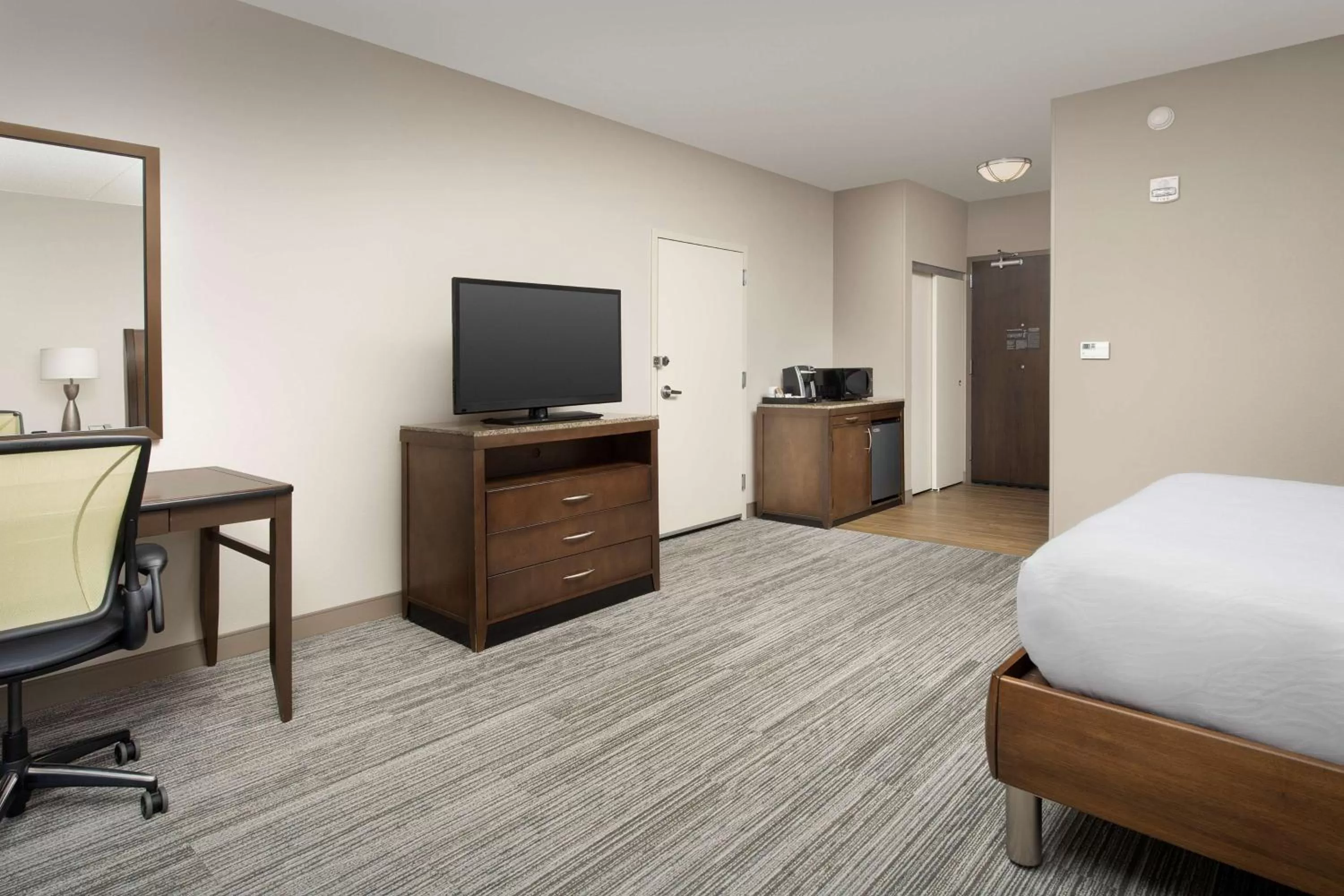 Bedroom, Bed in Hilton Garden Inn Charlotte Airport