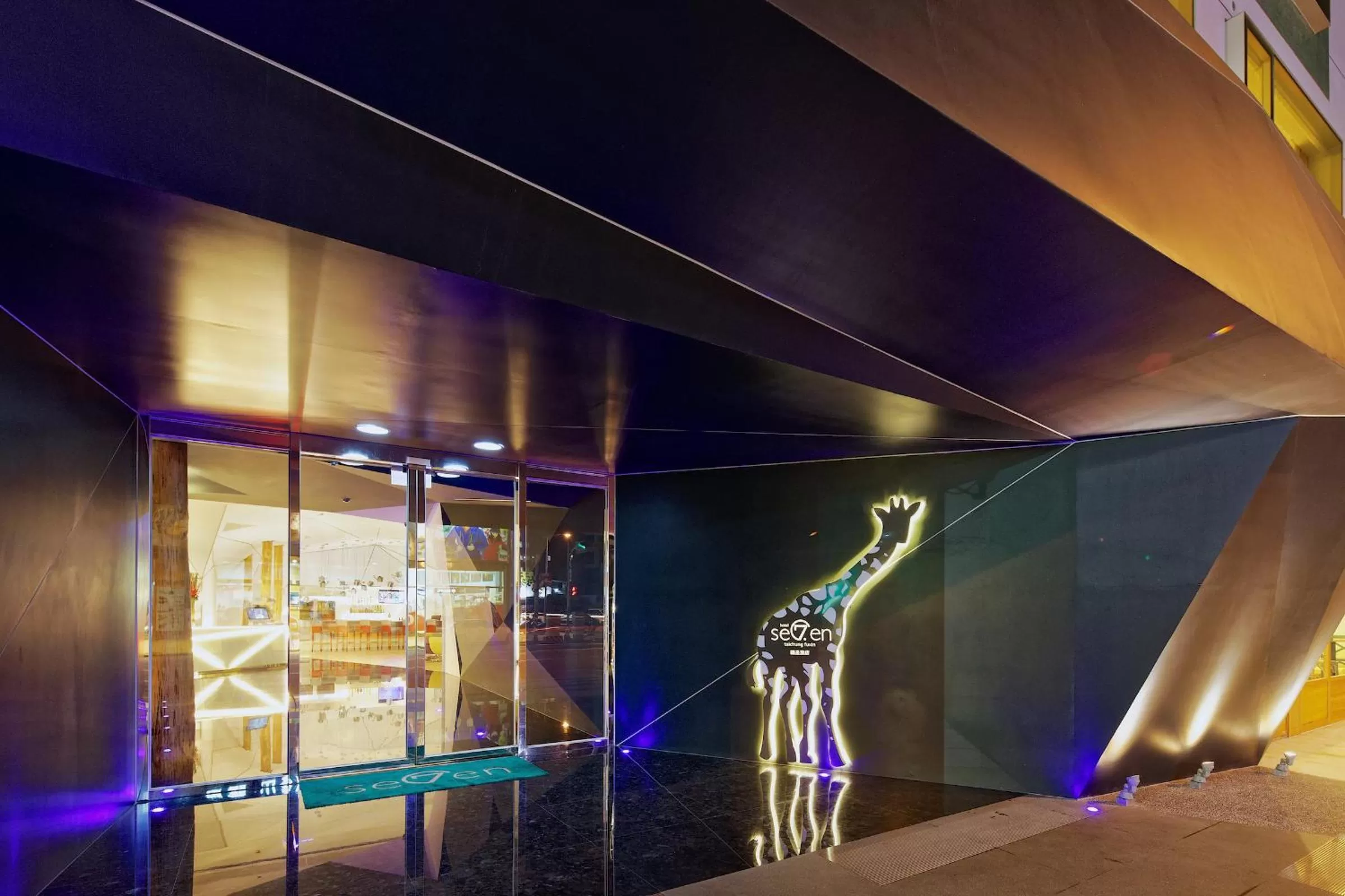 Facade/entrance in Hotel 7 Taichung