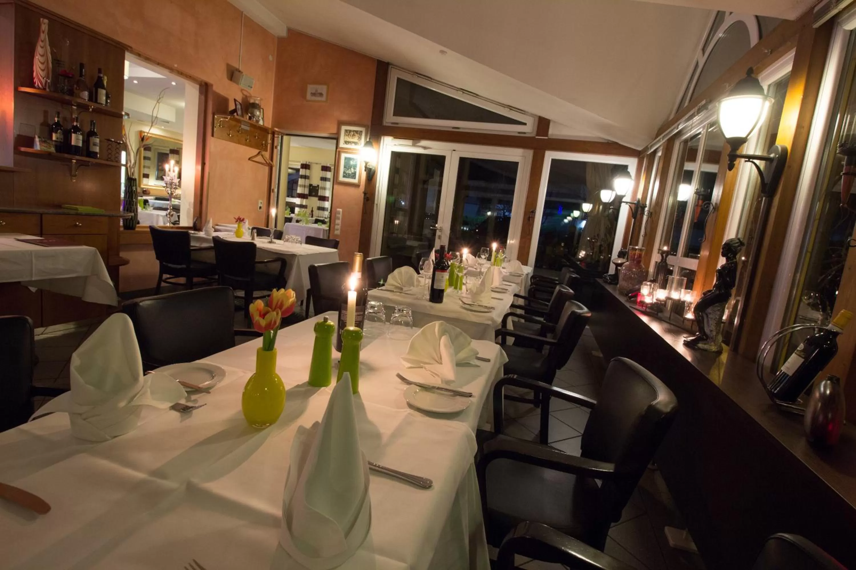 Restaurant/places to eat in HOTEL PARQÉO im A66