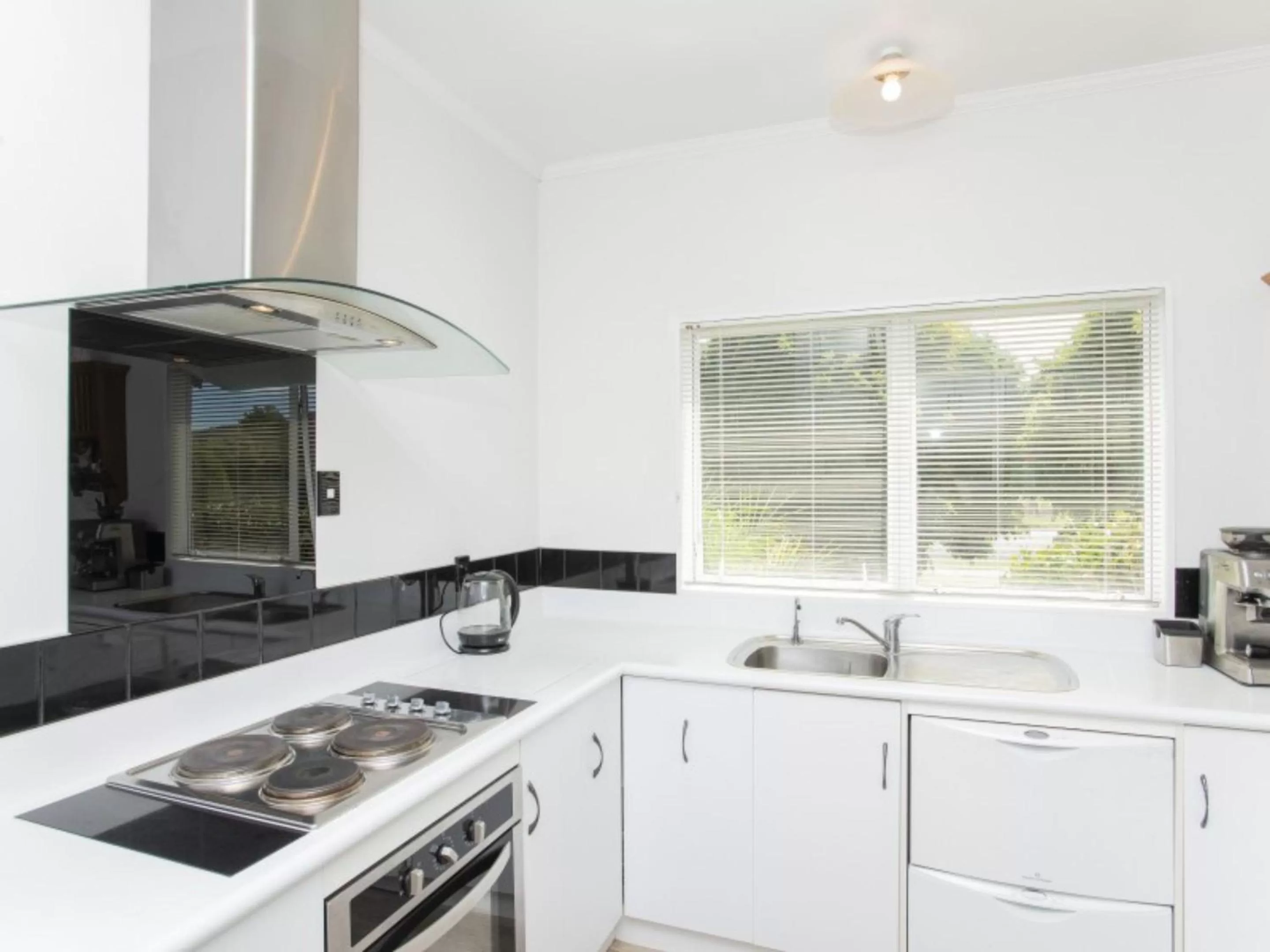 Kitchen or kitchenette in Tudor Park Motel Spacious with kitchens 1 minute walk to restaurant and shopping centre and Gisborne Hospital
