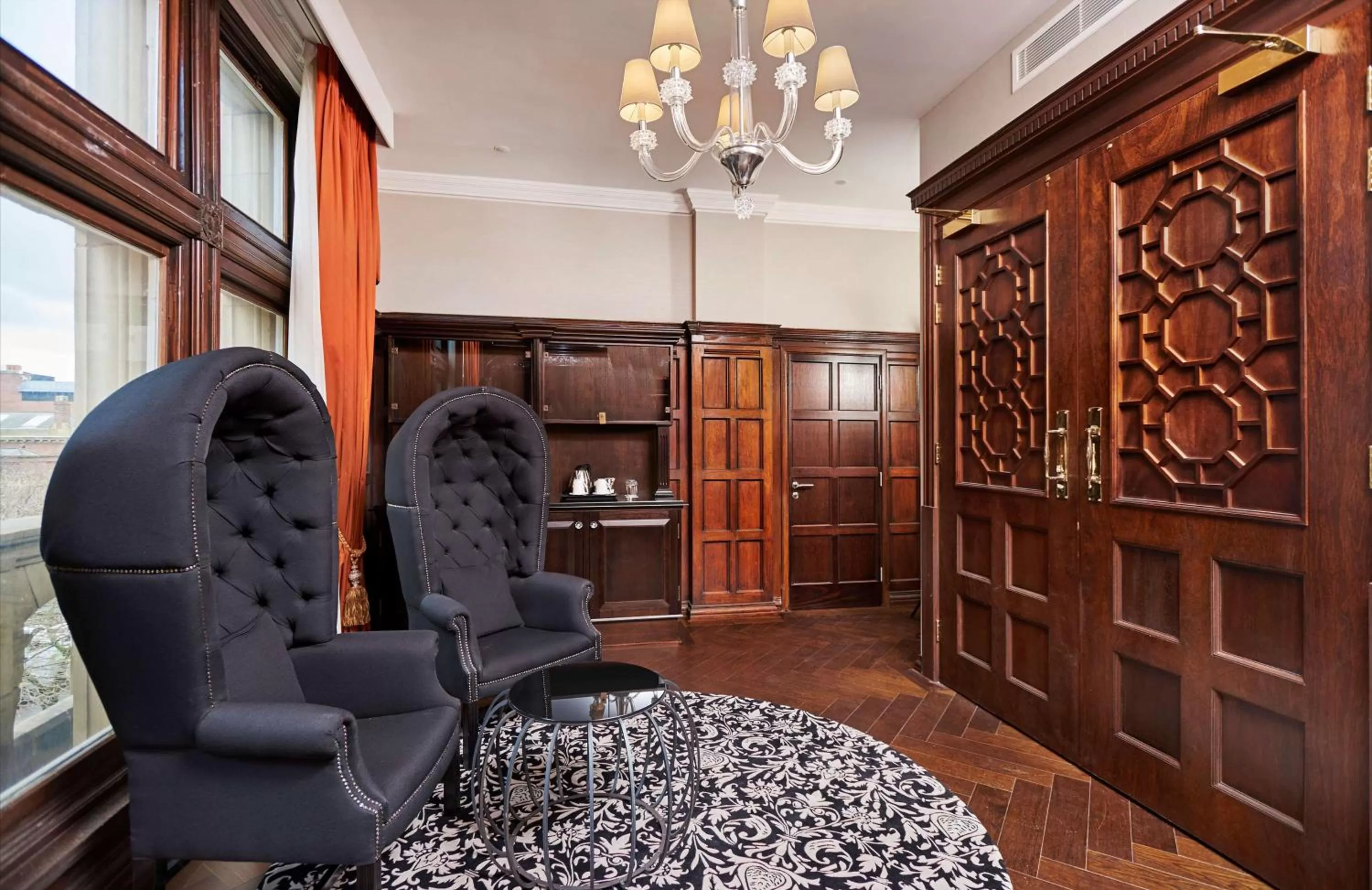 Living room in DoubleTree by Hilton Hotel & Spa Liverpool