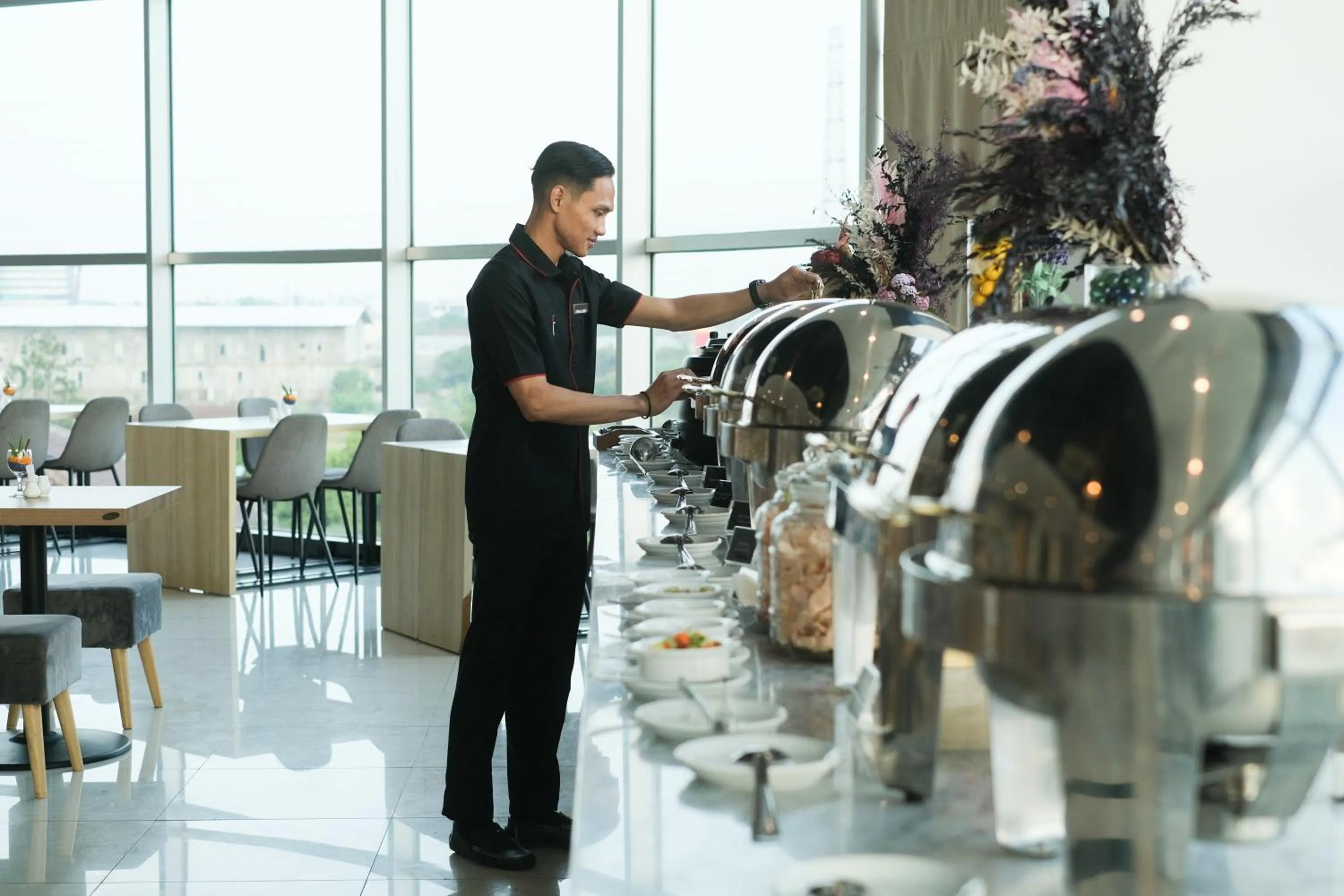 Restaurant/places to eat in Luminor Hotel Metro Indah Bandung - Free Breakfast - Free Exclusive Gym - Free Aesthetic Afternoon Tea or Coffee