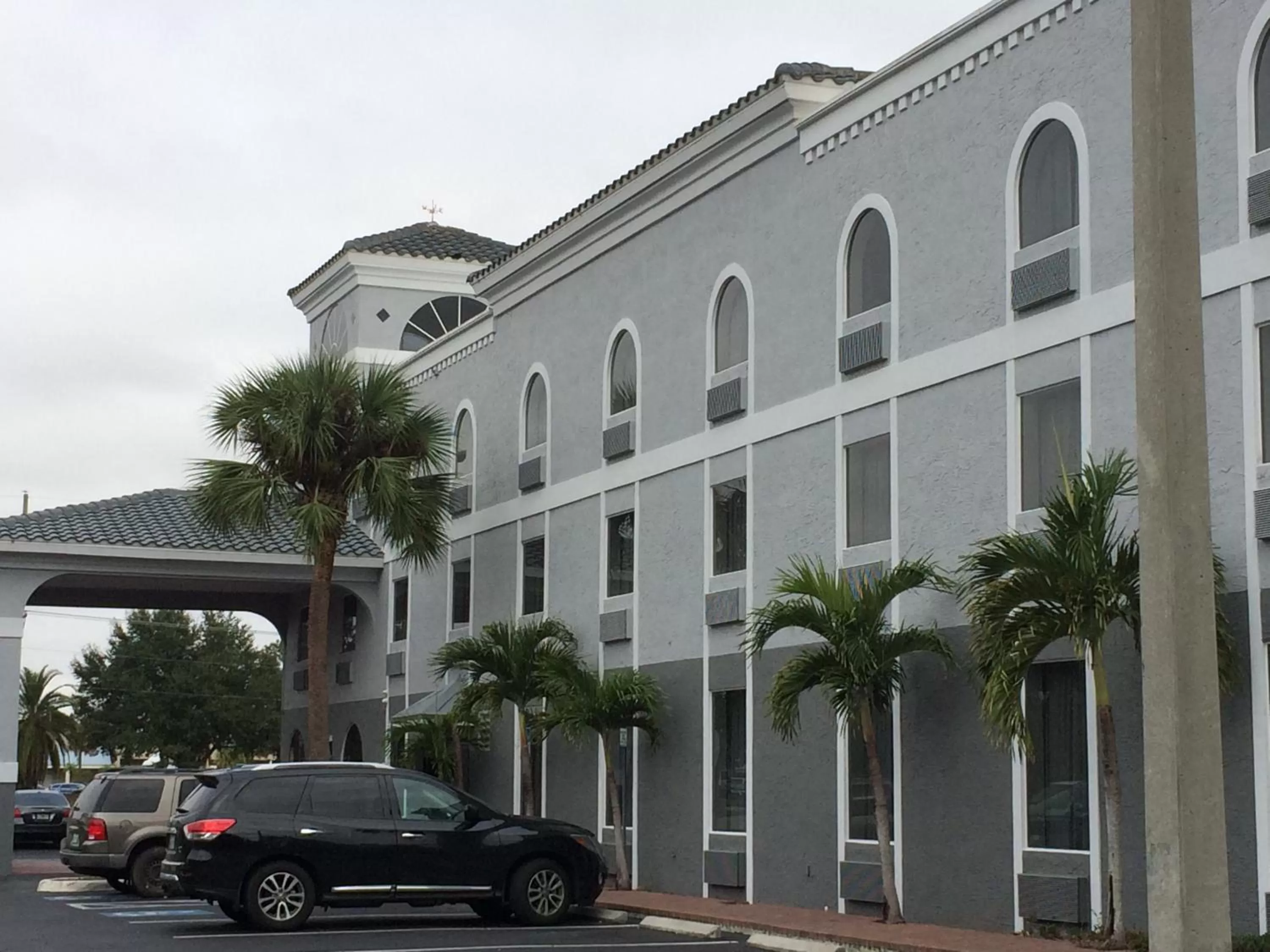 Property building in Ruskin Inn Tampa-Sun City Center