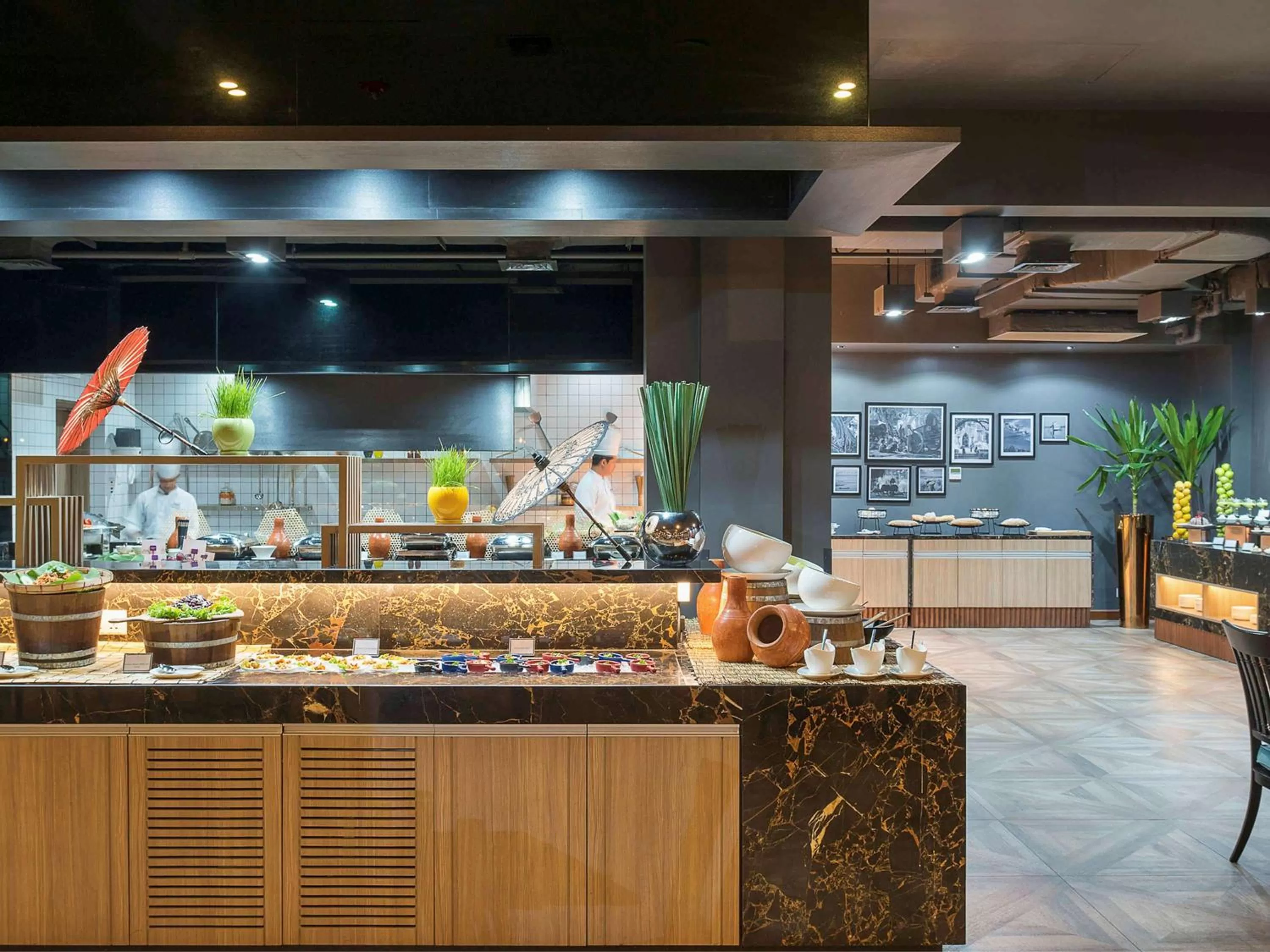 Restaurant/places to eat in Mercure Yangon Kaba Aye