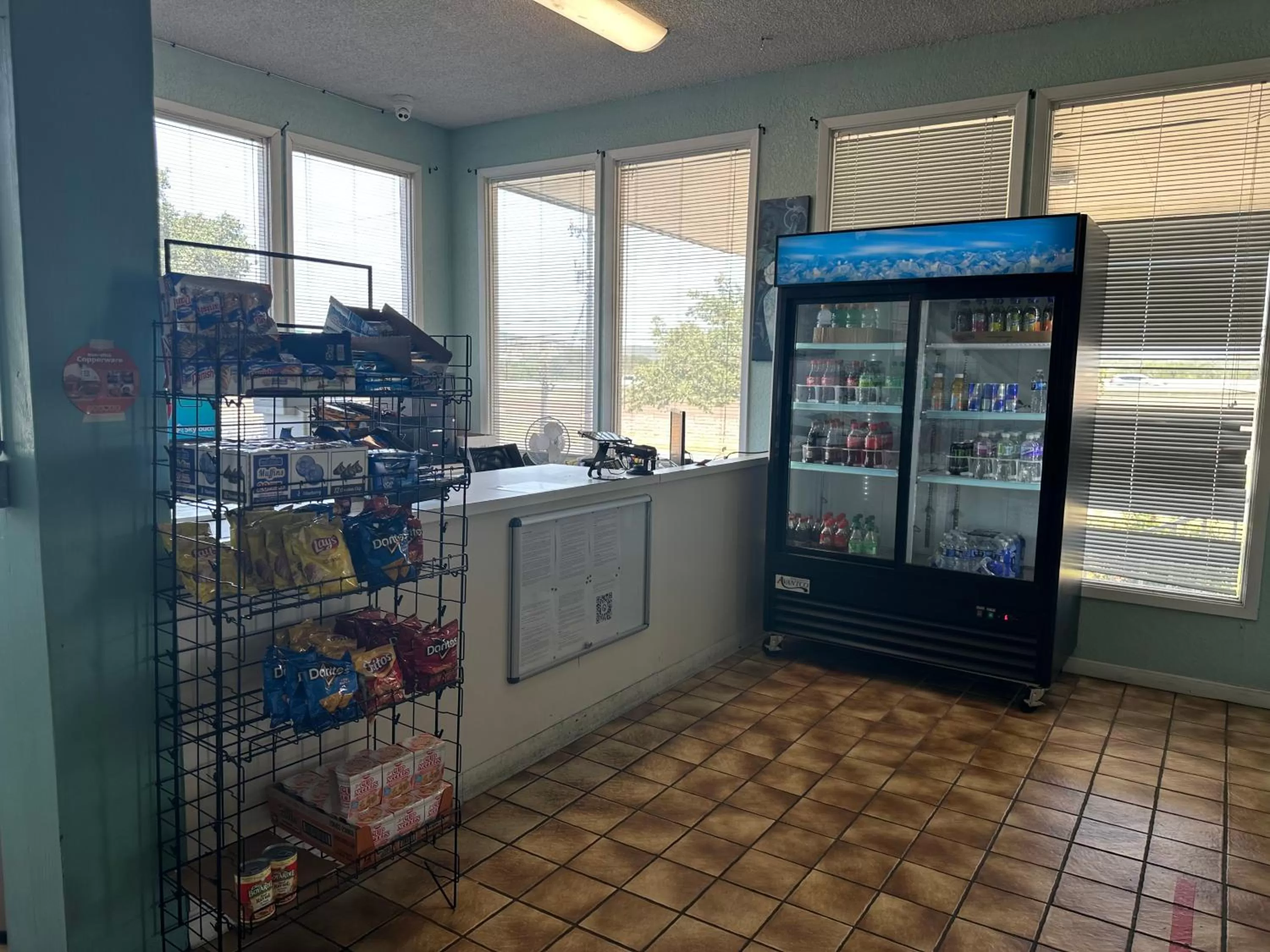 On-site shops in HillView Inn at Six Flags Fiesta