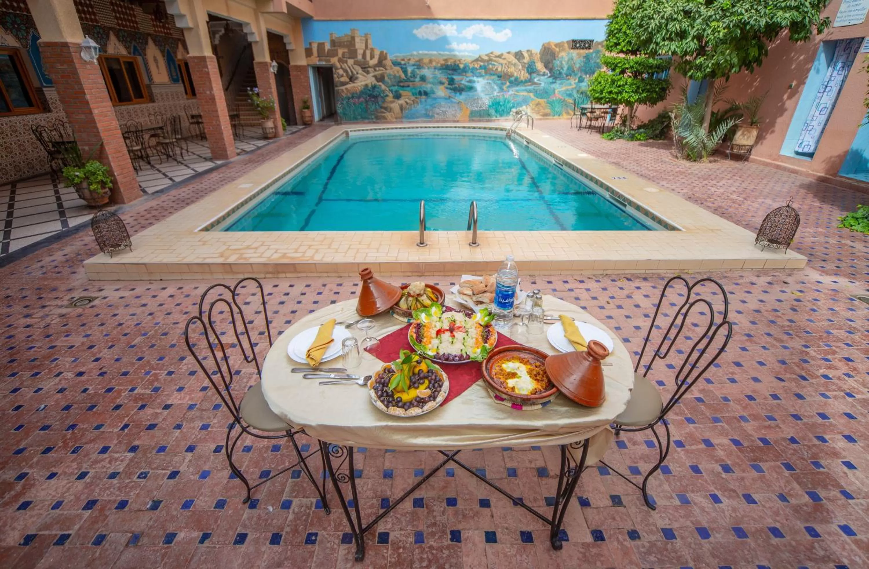 Swimming Pool in Hôtel Restaurant Zaghro
