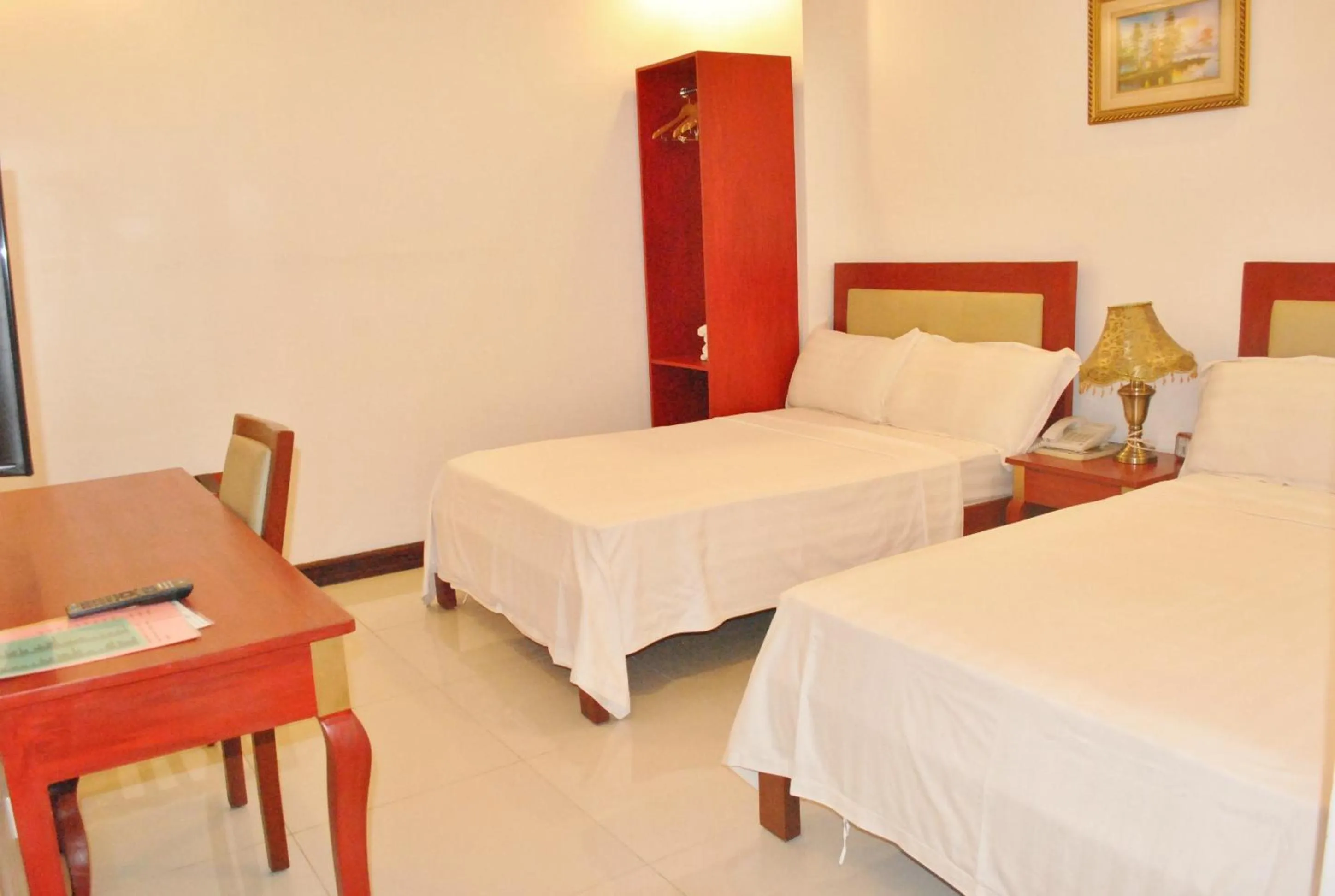 Photo of the whole room in Dragon Home Inn