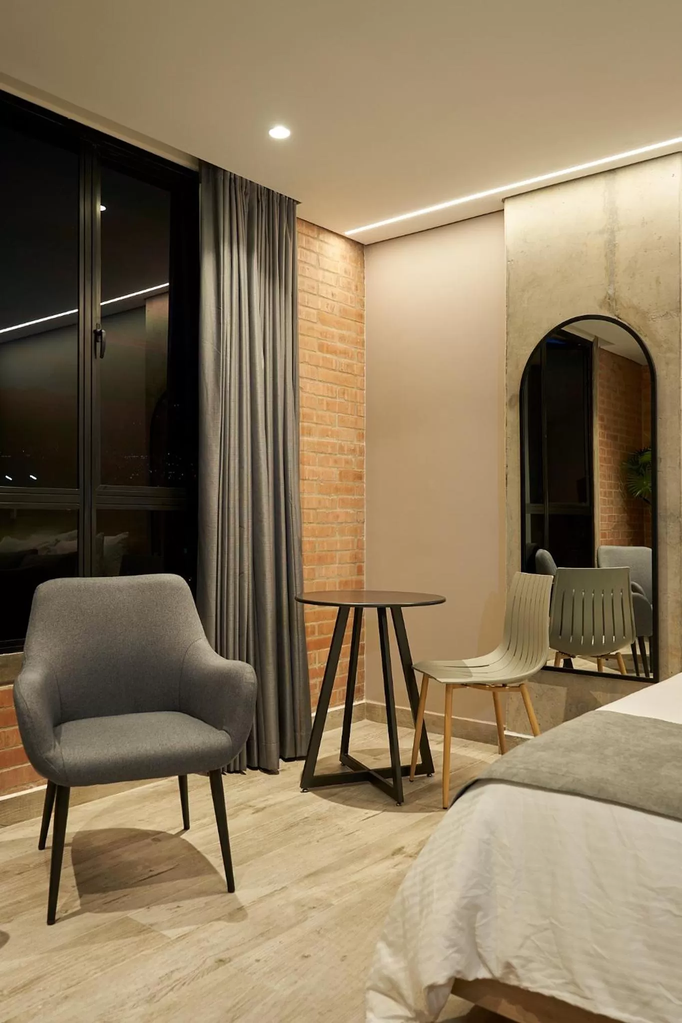 Living room, Bed in Eutopiq Hotel