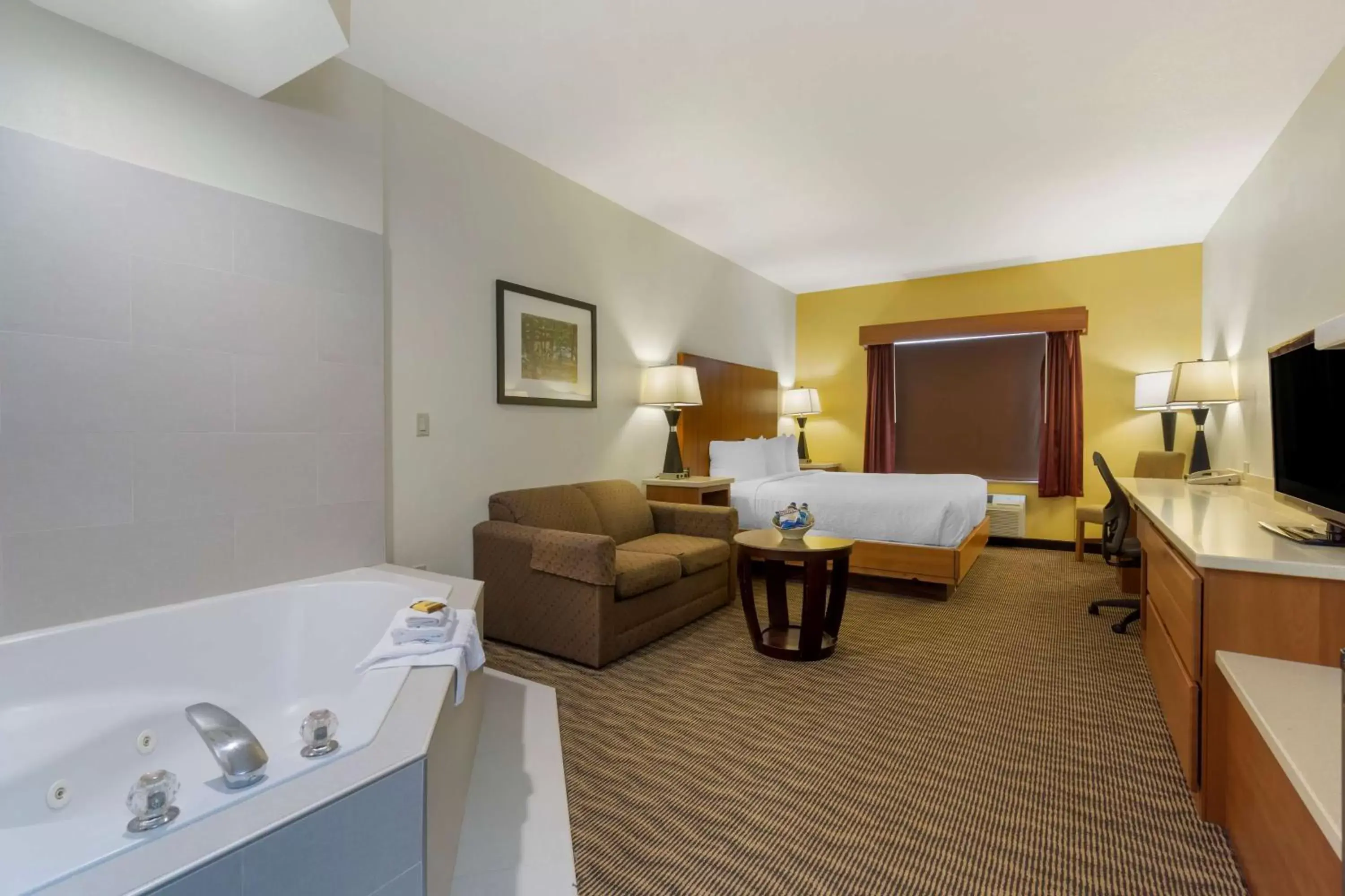 King Room with Spa Bath in Best Western Plus Park Place Inn & Suites King Room with Spa Bath in Best Western Plus Park Place Inn & Suites
