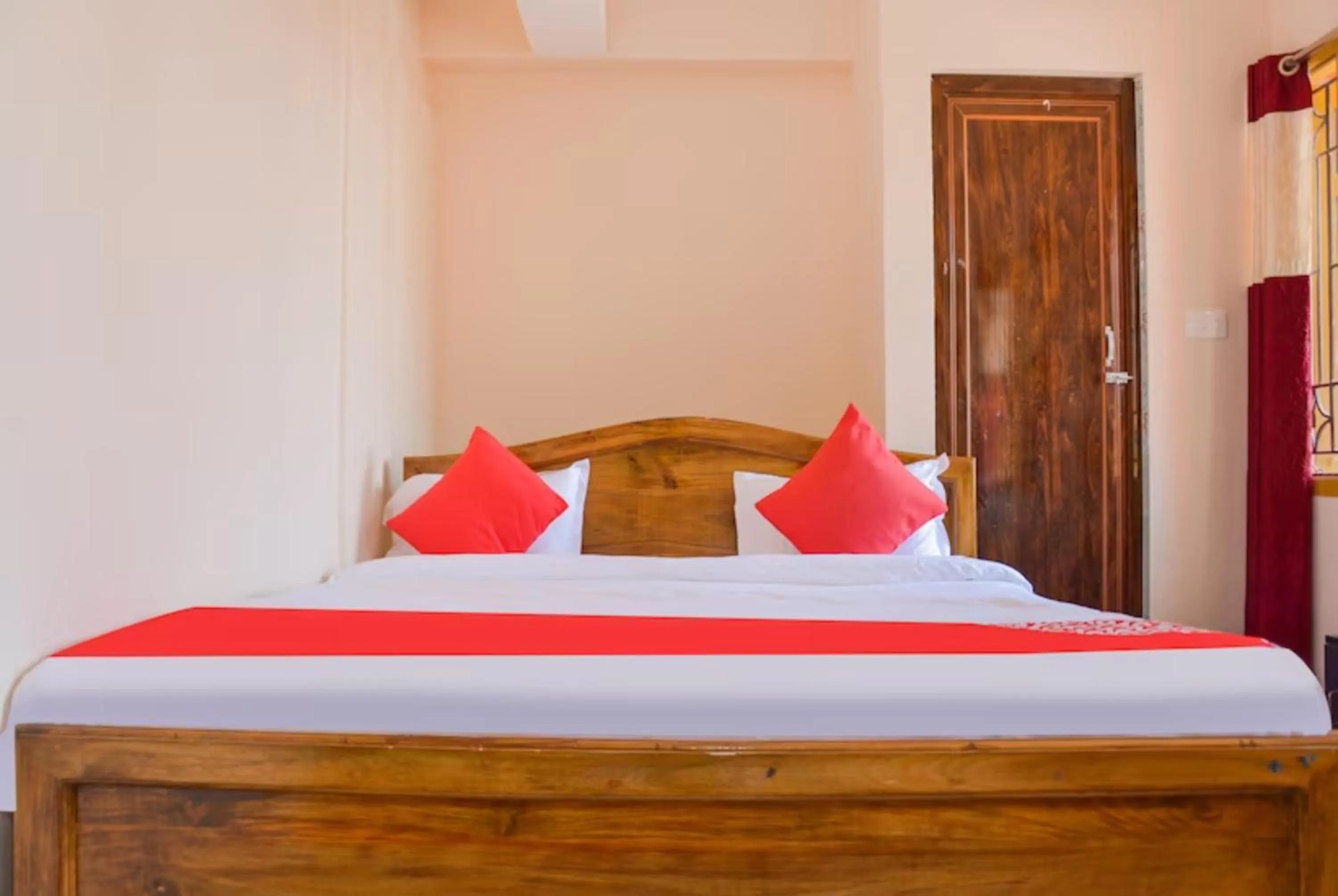 Bed in Goroomgo Caroline Homestay Bhubaneswar