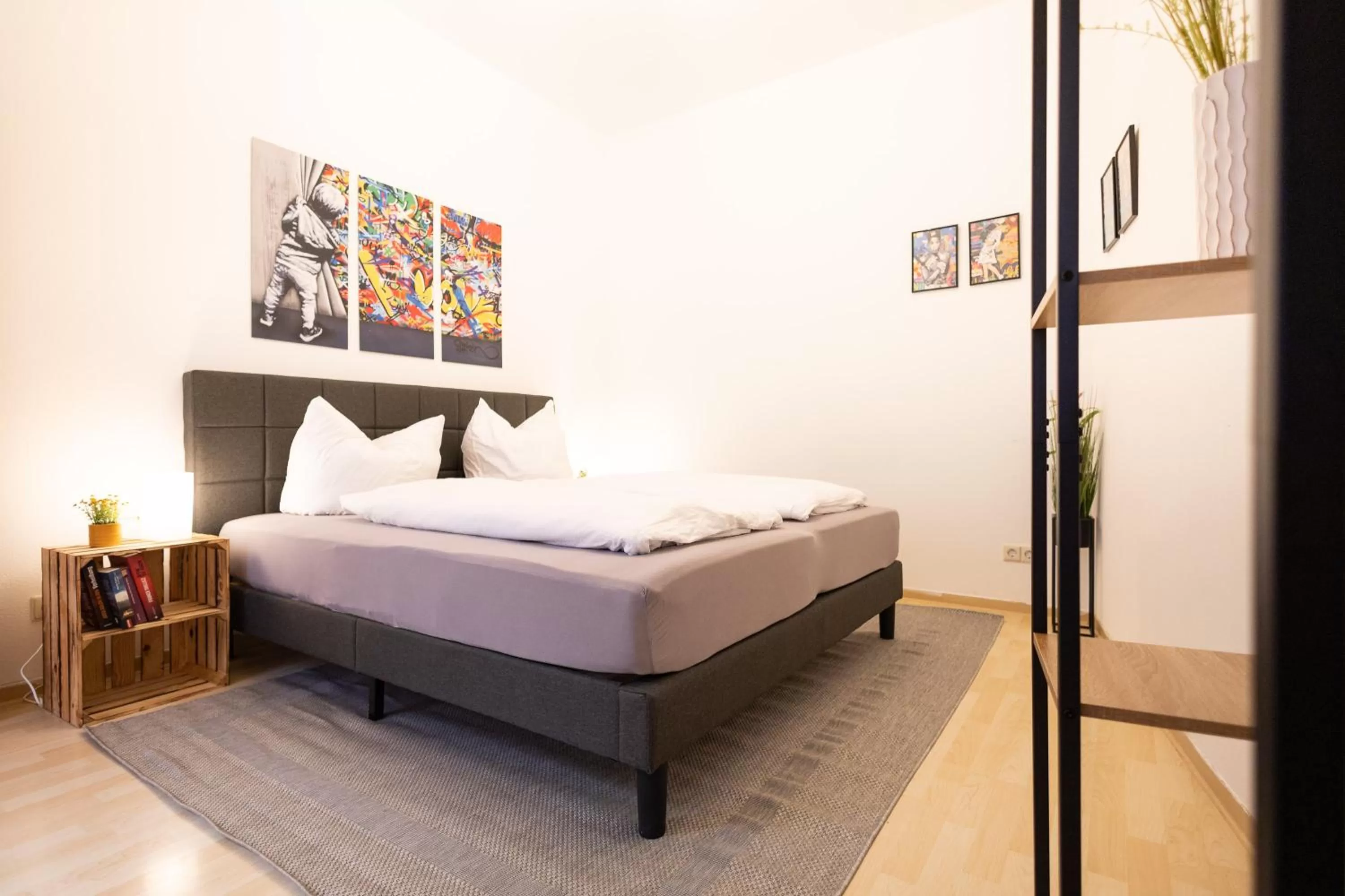 Bed in Ko-Living Space an der Oper - Street Art Design Apartments