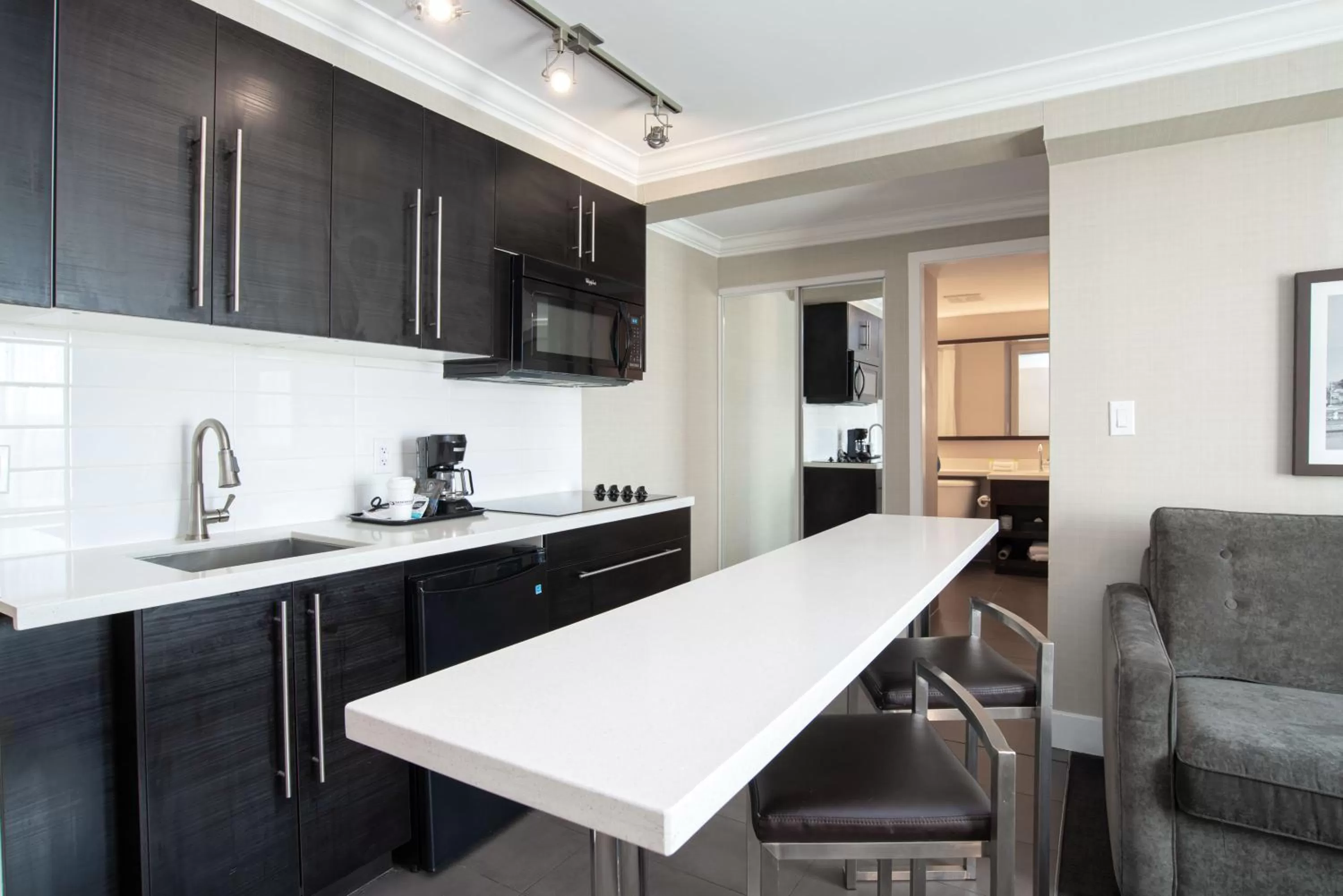 Kitchen or kitchenette in Sandman Hotel Oakville