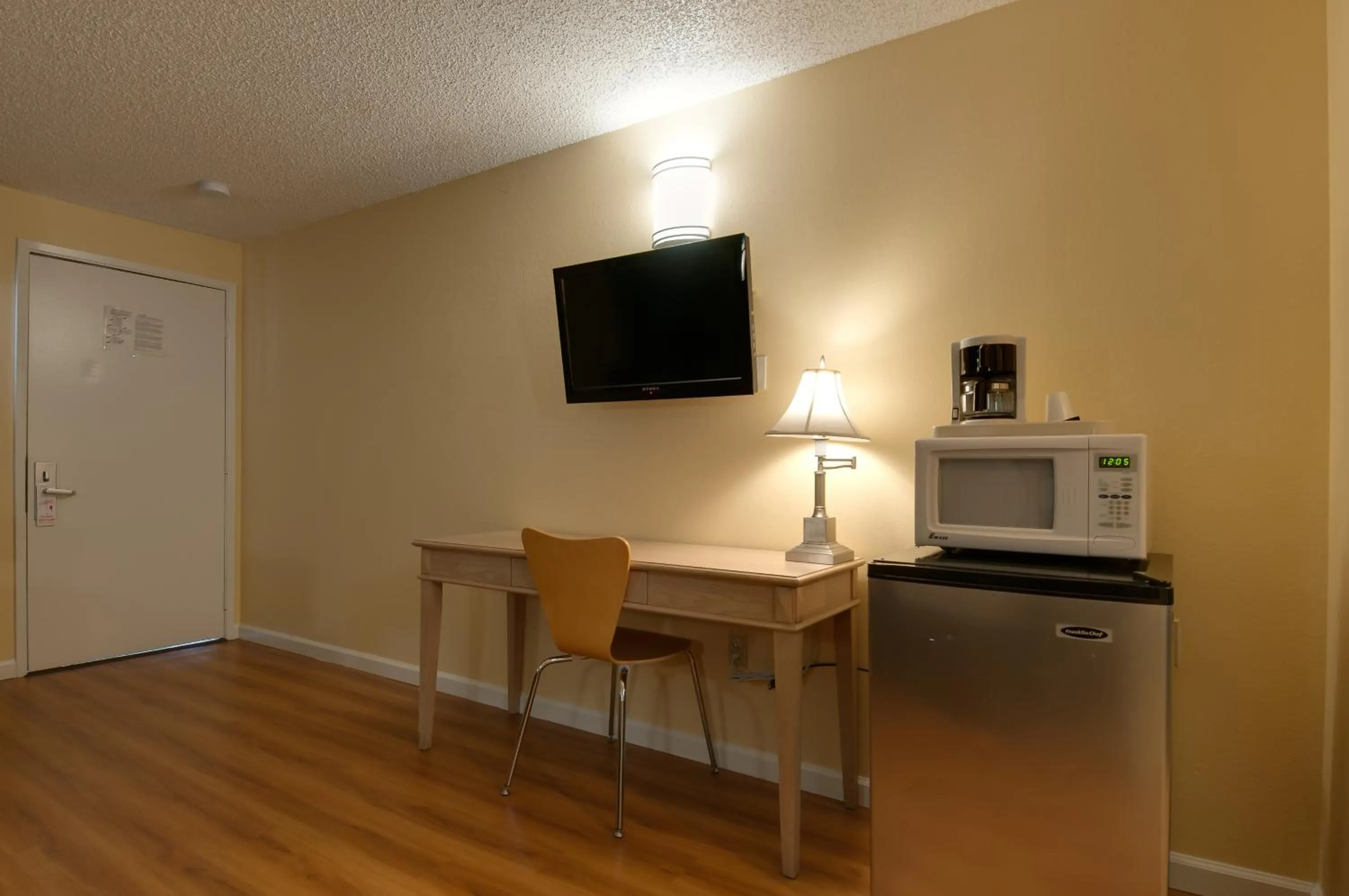 TV and multimedia in Vagabond Inn Bakersfield South