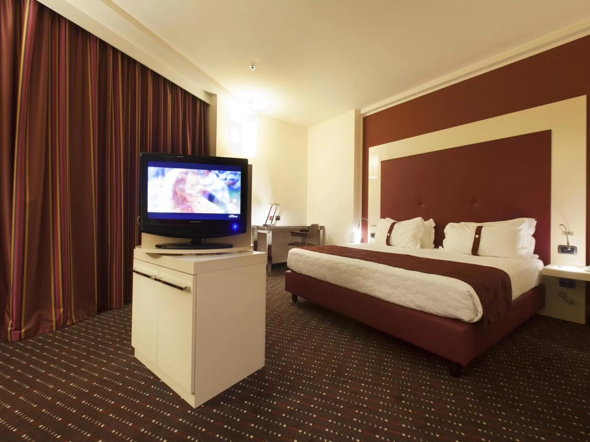 TV and multimedia, Bed in Grand Hotel Mattei