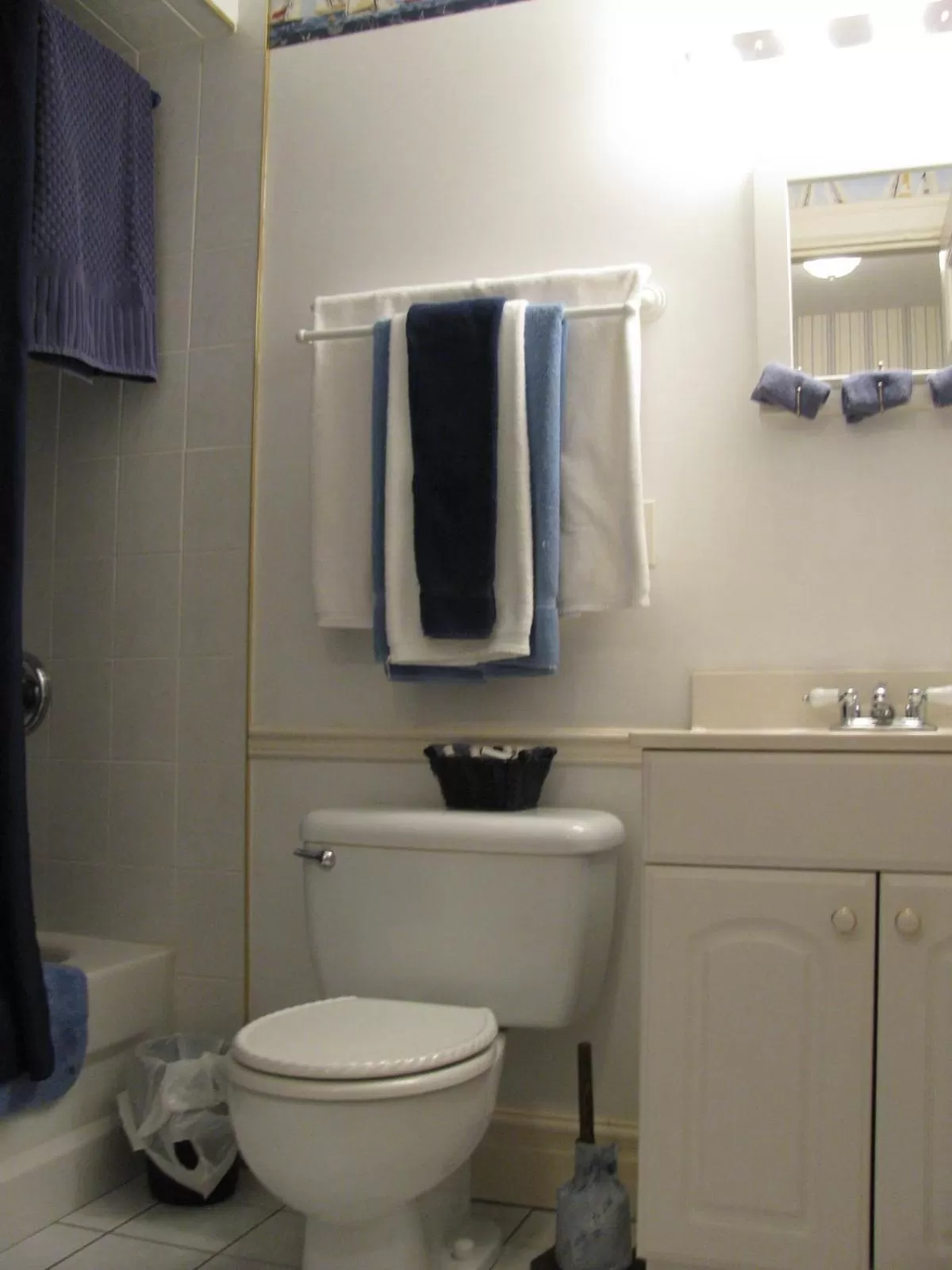 Toilet in The King George Inn