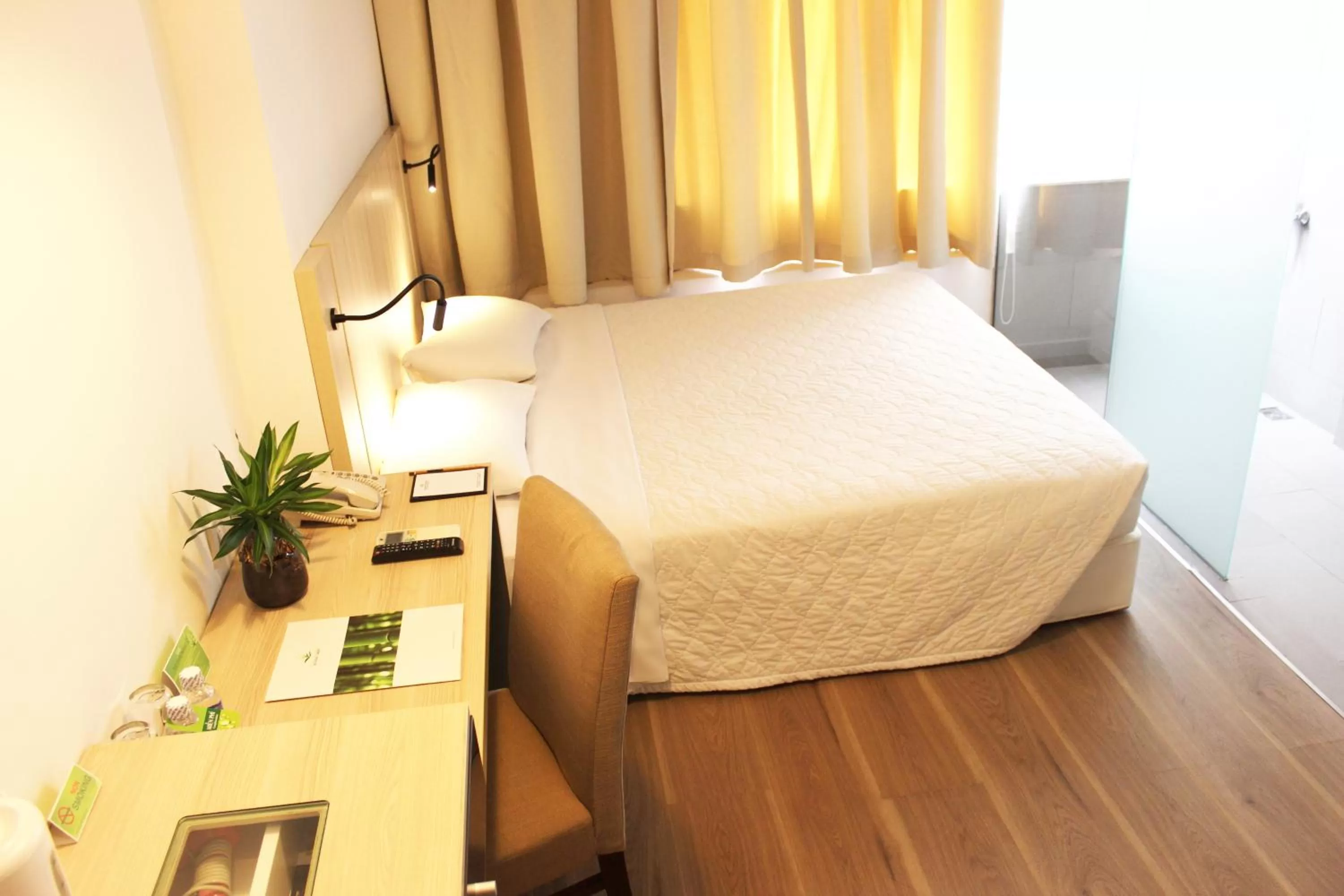 Bedroom, Bed in Liberty Hotel Saigon Greenview