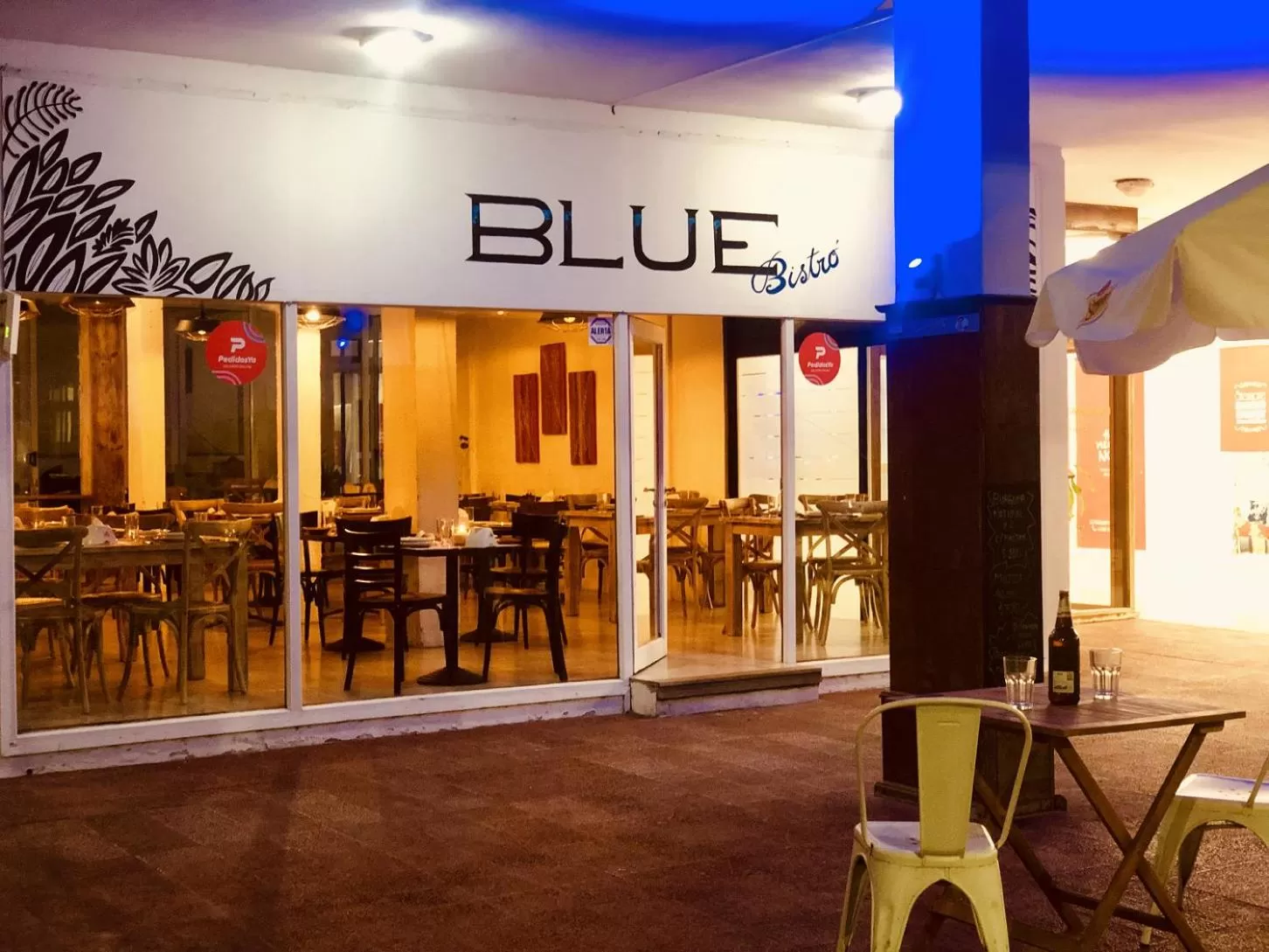 Restaurant/places to eat in Hotel Azul by MH