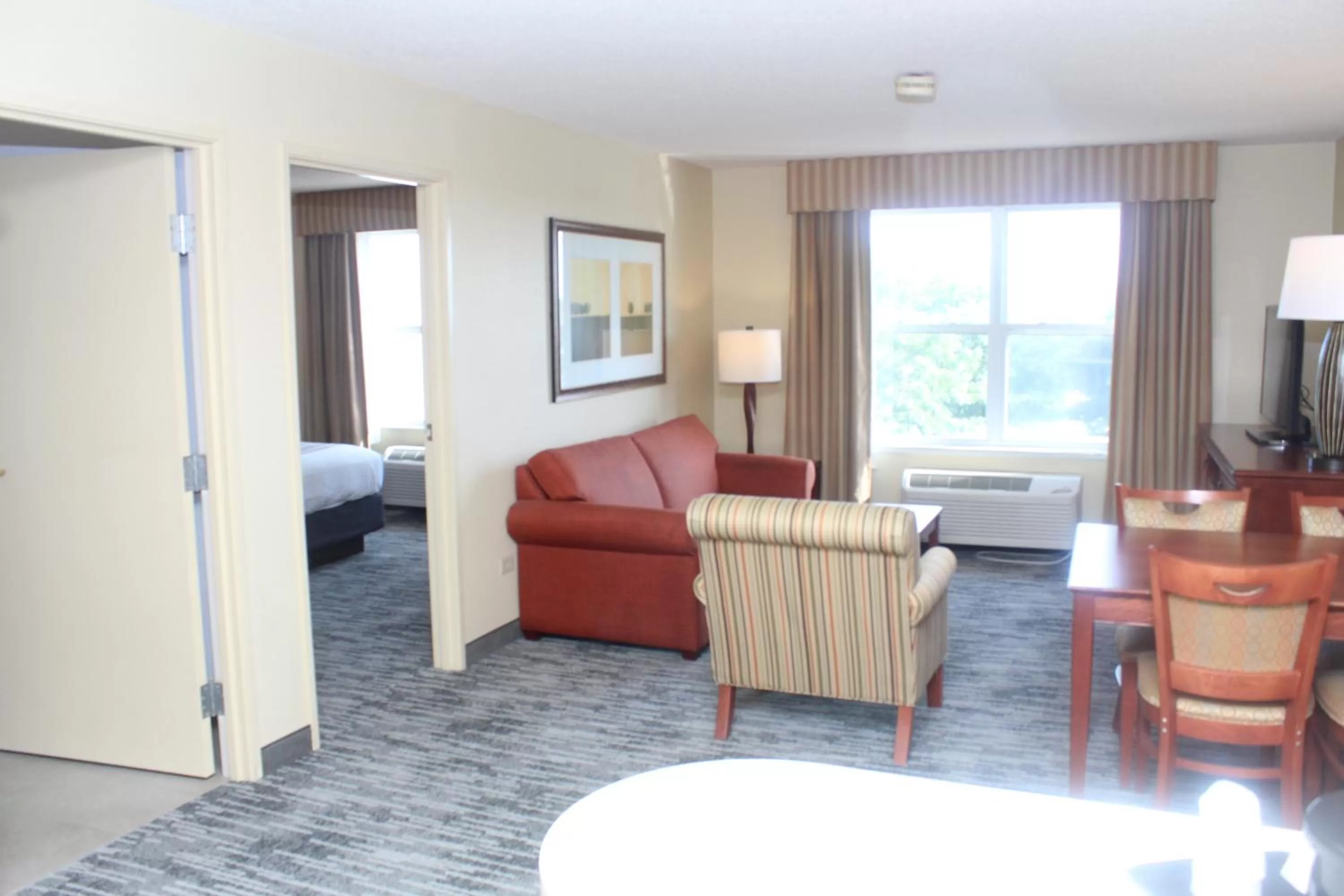 Living room, Bed in Country Inn & Suites by Radisson, Crystal Lake, IL