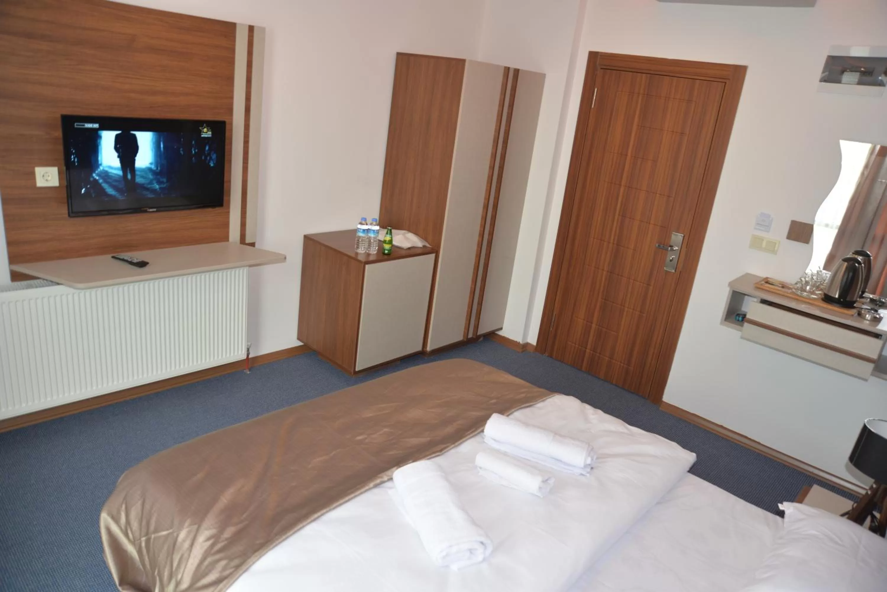 Bed in TEVETOGLU HOTEL