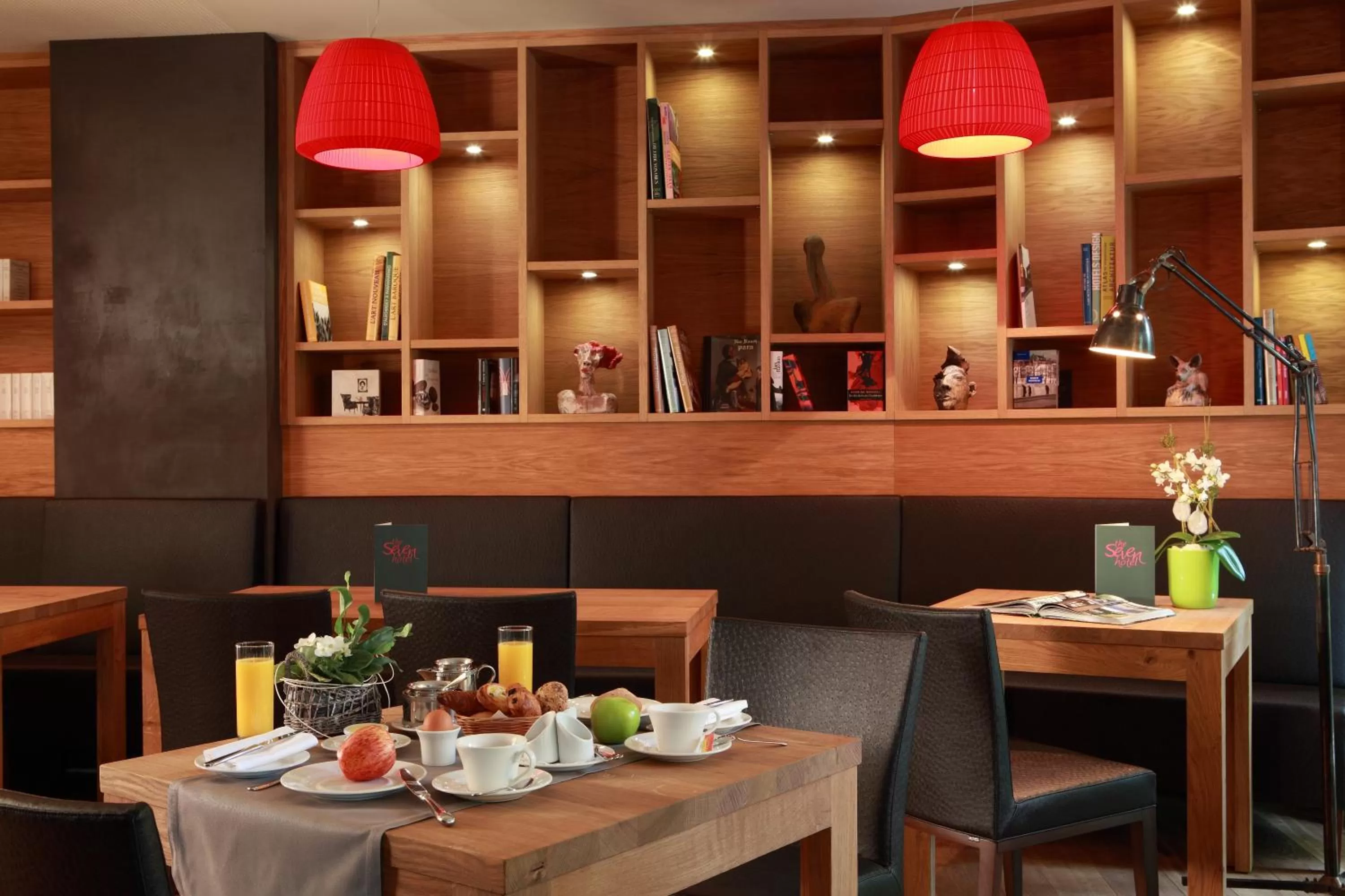 Restaurant/places to eat in The Seven Hotel