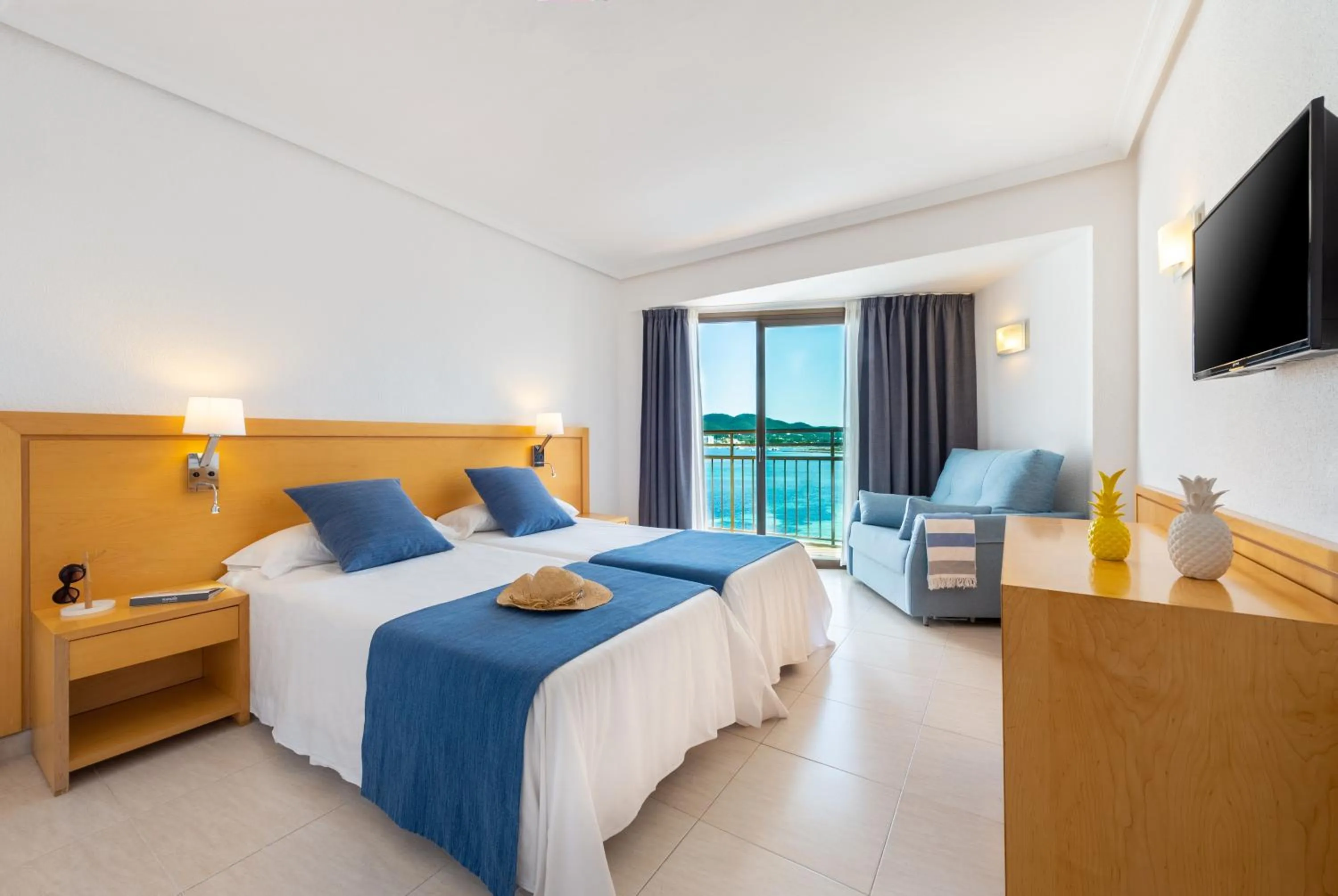 Bedroom, Bed in Hotel Vibra San Remo