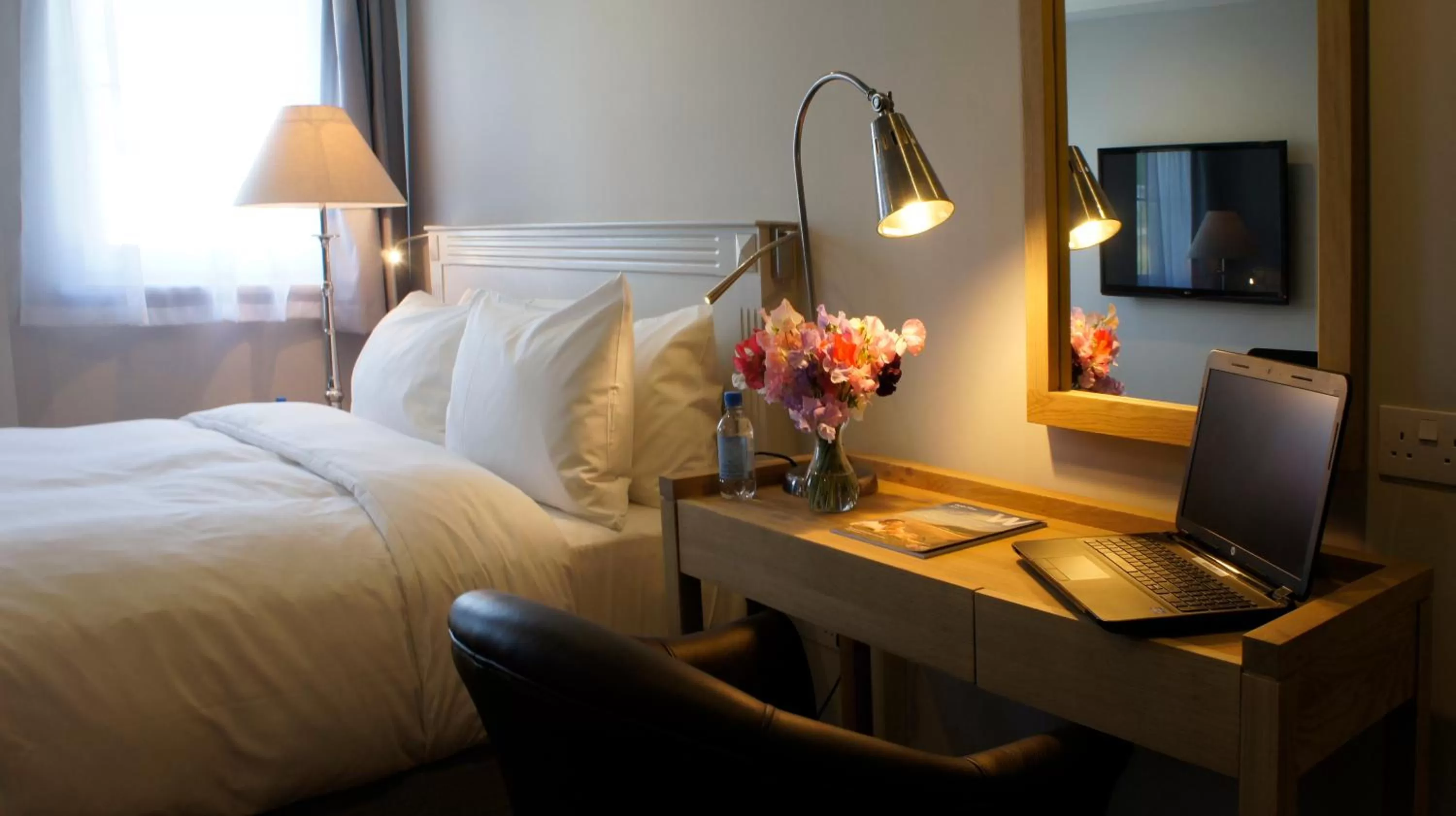 Bedroom, Bed in Abergavenny Hotel