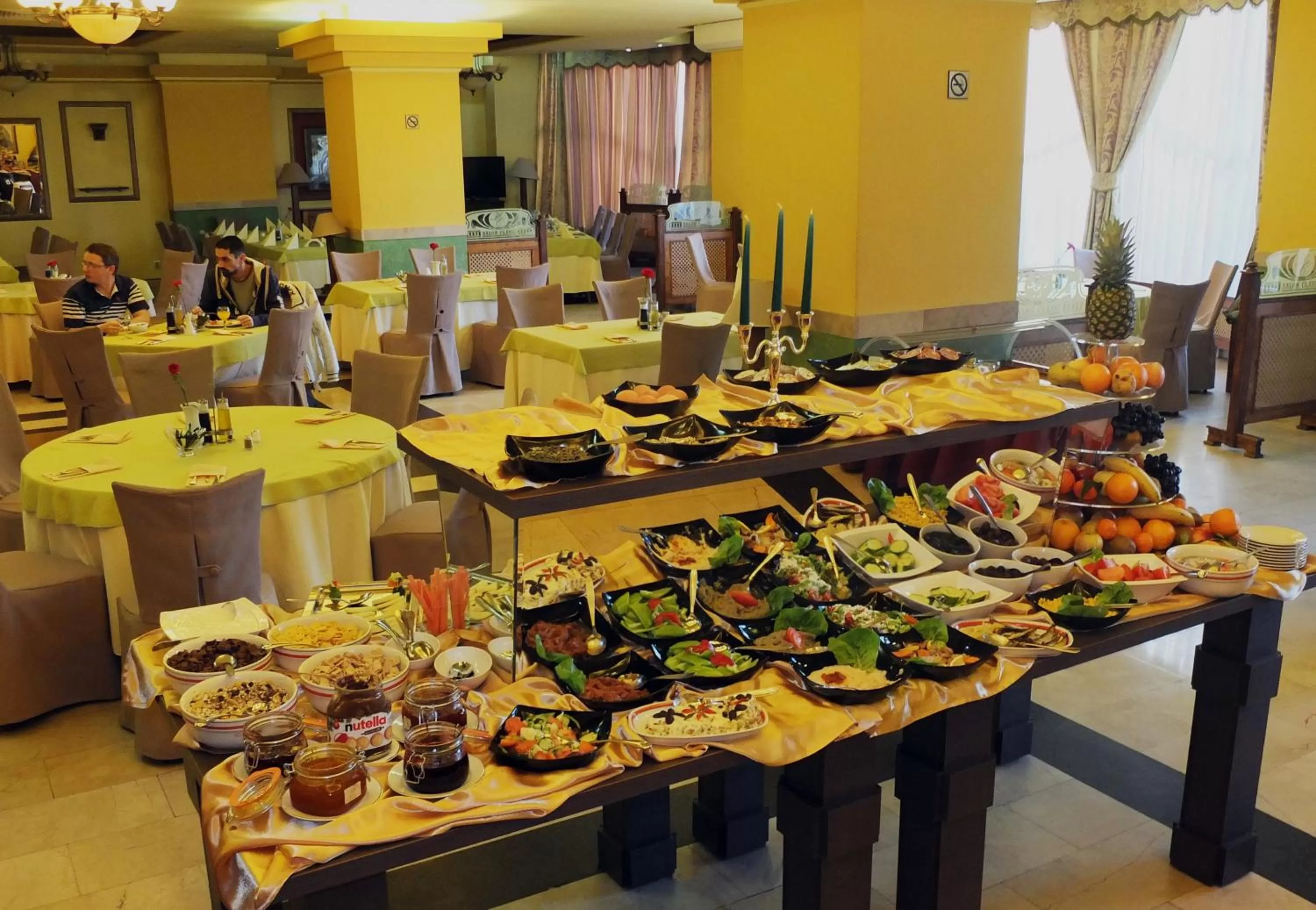 Restaurant/places to eat in Hotel Central