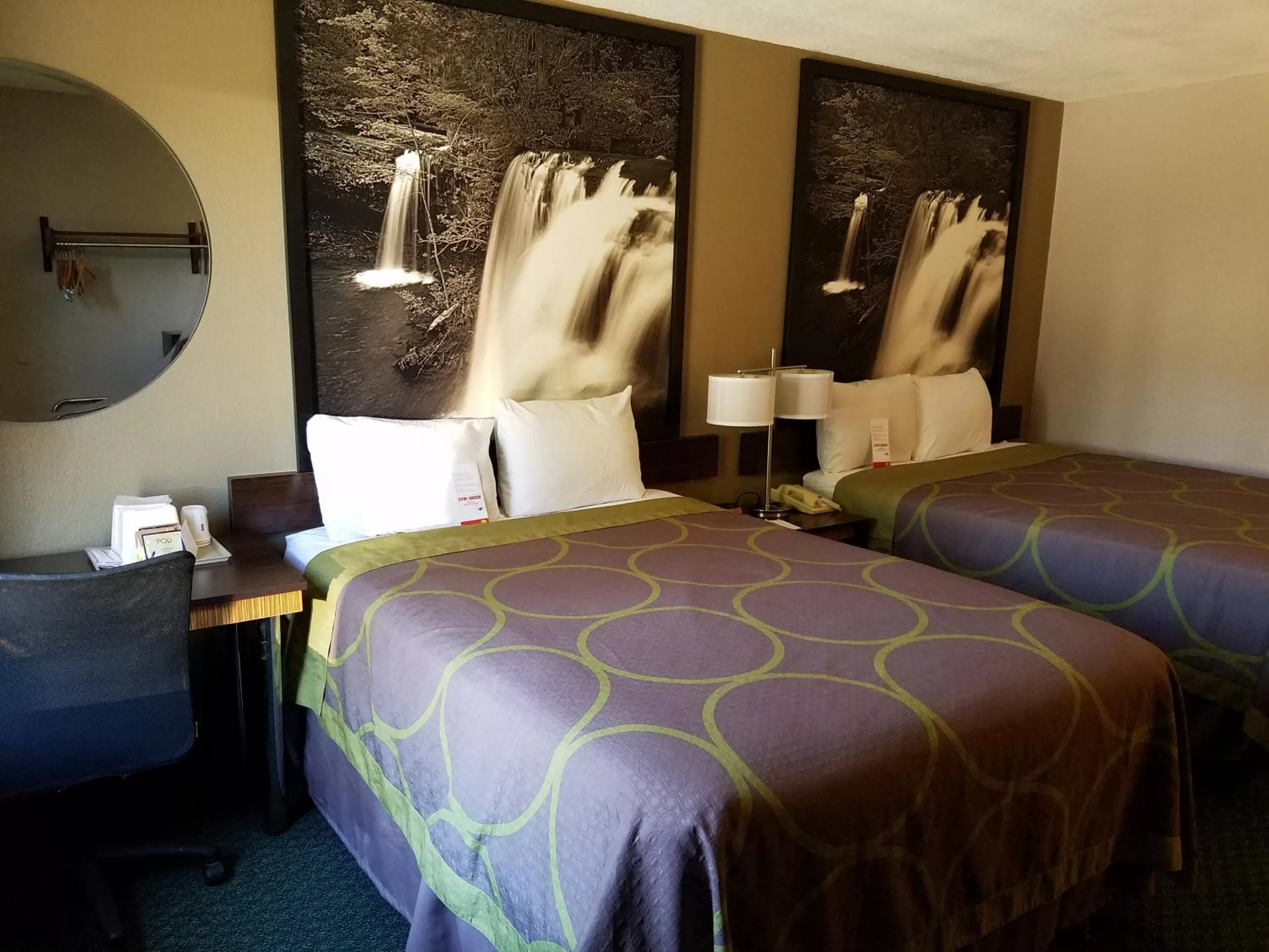 Bedroom, Bed in Super 8 by Wyndham Bentonville