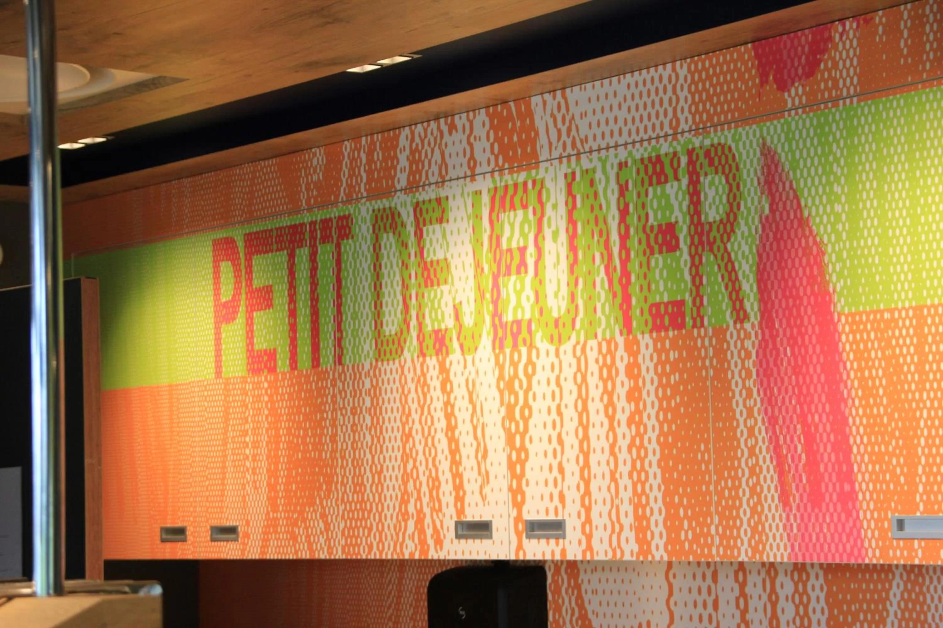 Breakfast in ibis budget Reims Parc Des Expositions