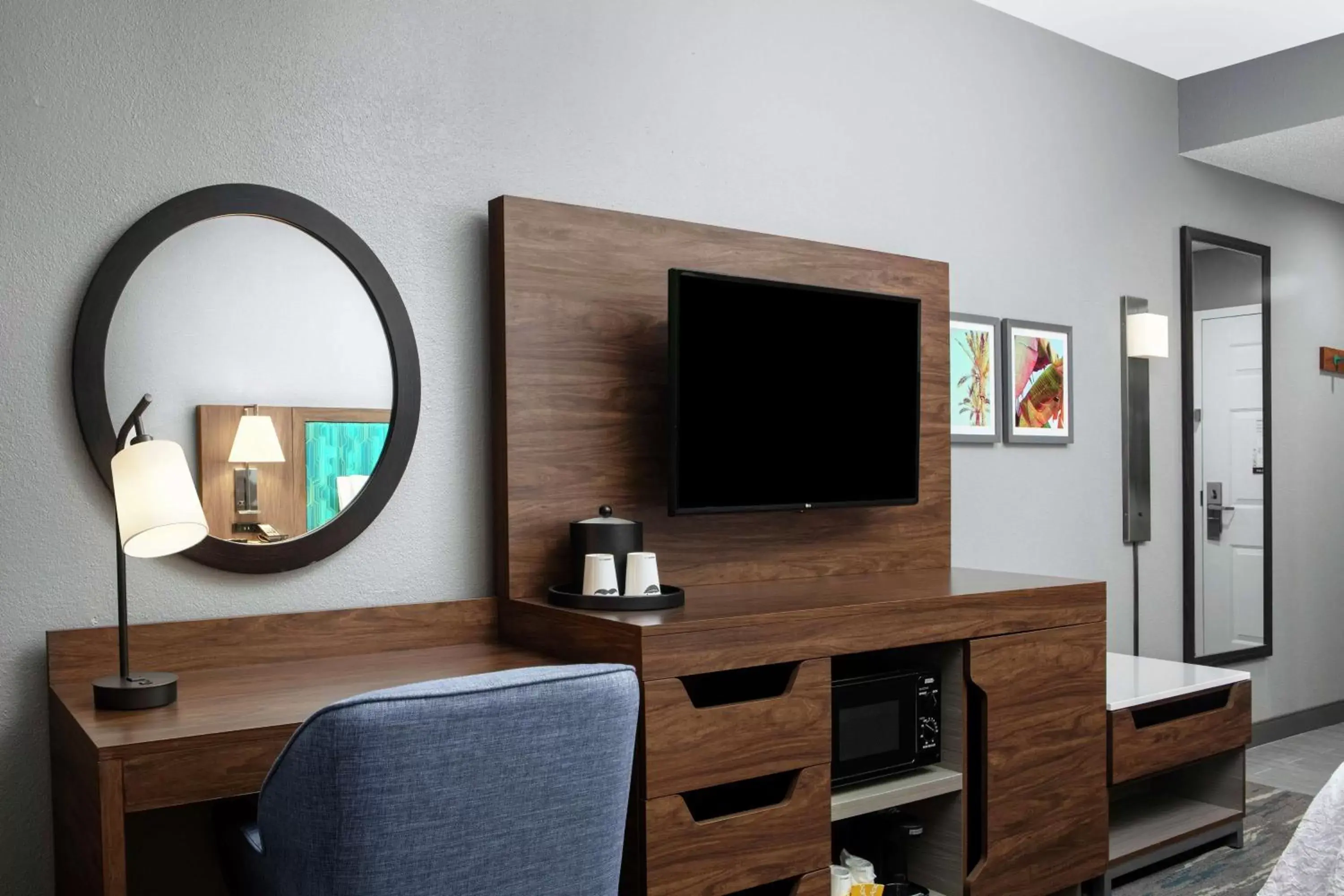 King Room with Sofa Bed - Non-Smoking in Hampton Inn Lake Buena Vista / Orlando King Room with Sofa Bed - Non-Smoking in Hampton Inn Lake Buena Vista / Orlando