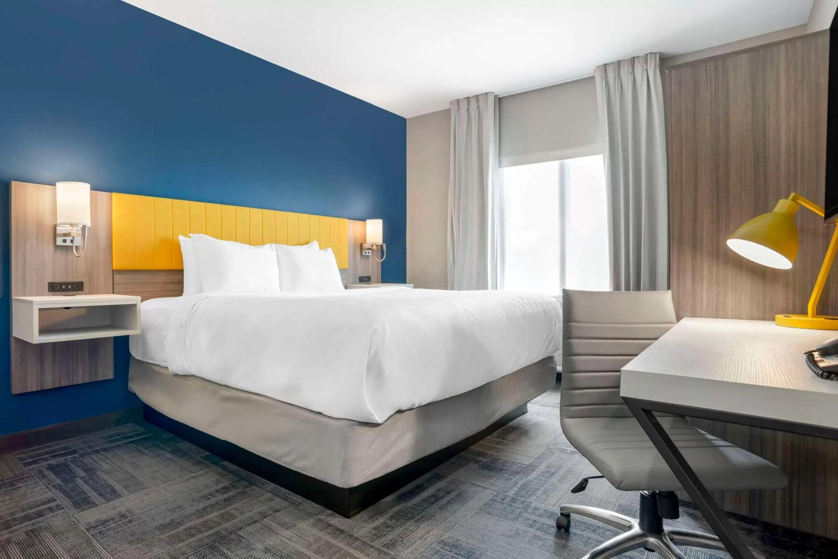 Bedroom, Bed in Comfort Inn & Suites Destin near Henderson Beach