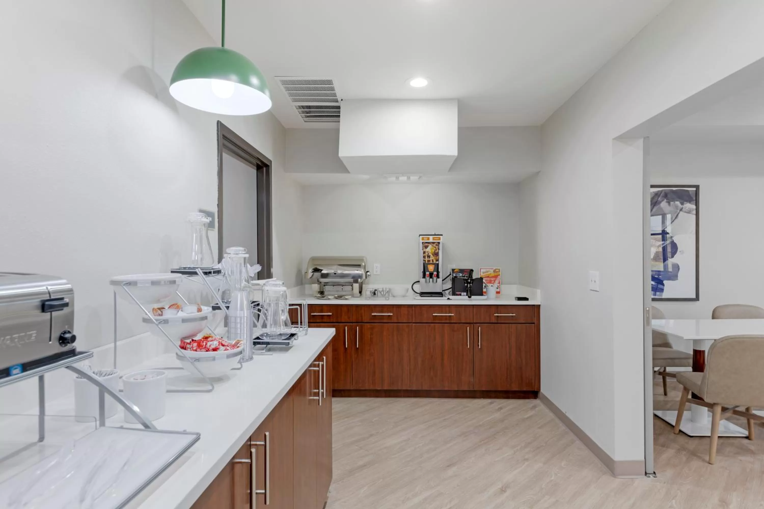 Buffet breakfast in Comfort Inn Detroit - Troy