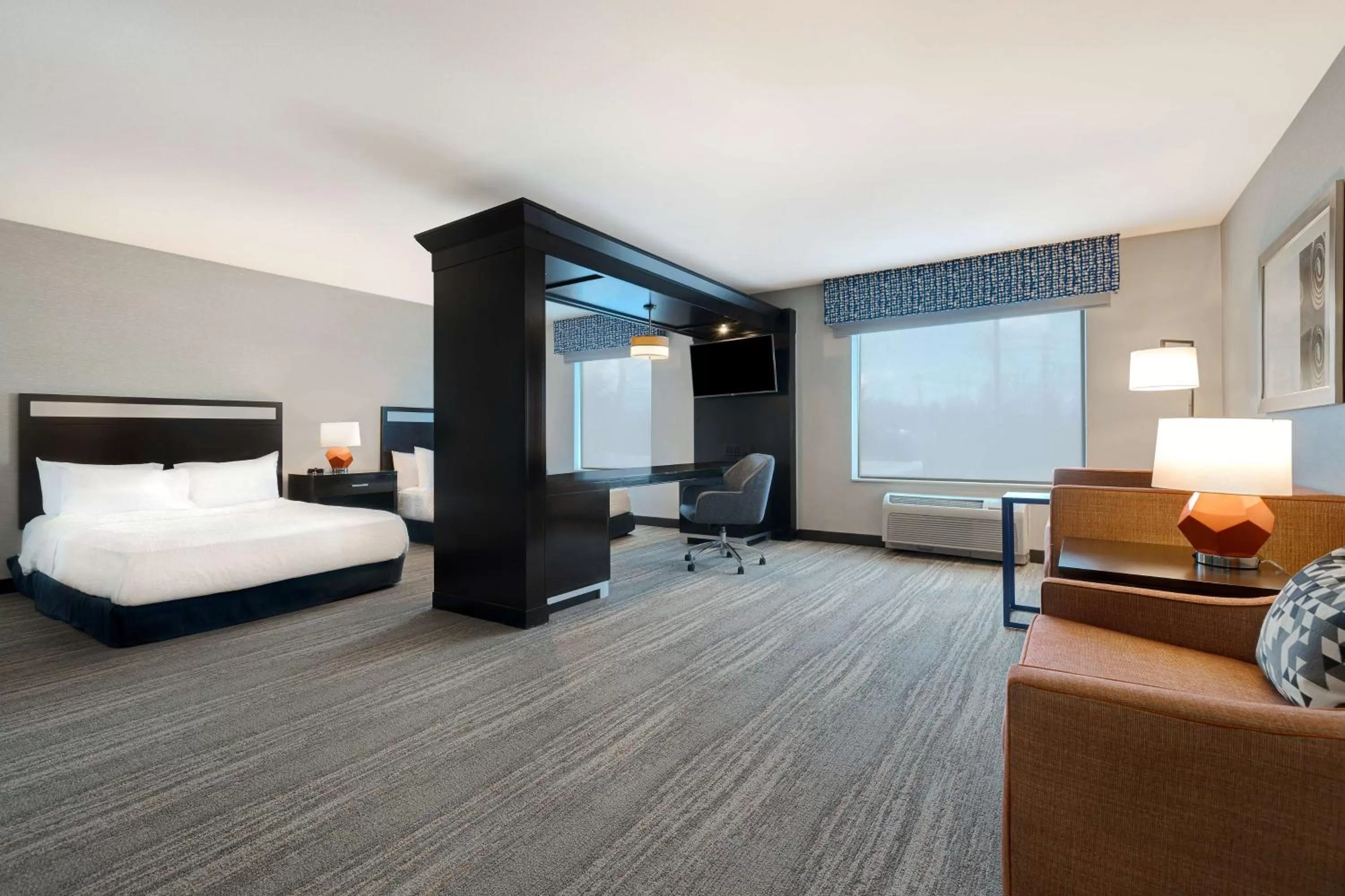 Bed in Hampton Inn & Suites Seattle/Federal Way