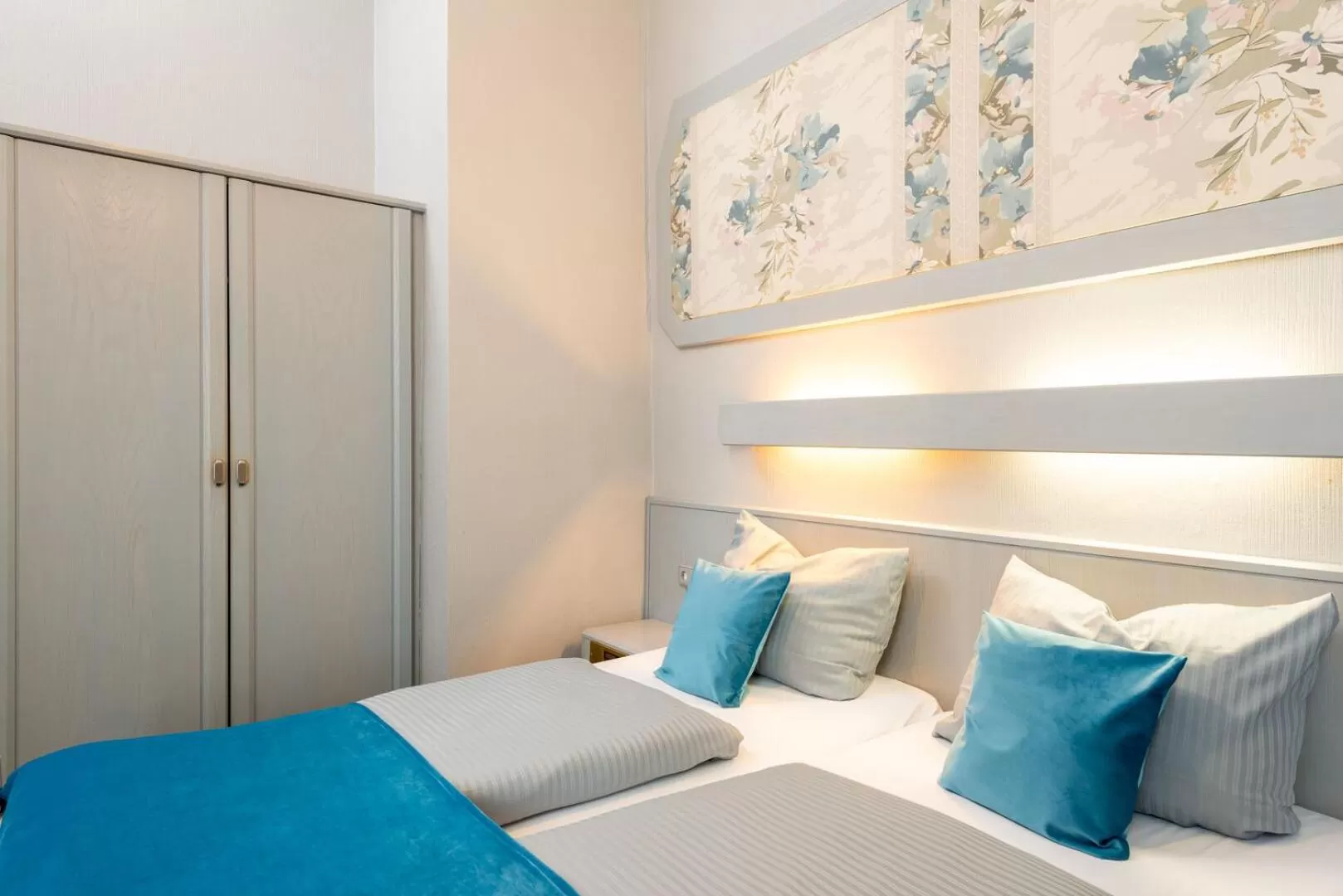 Photo of the whole room, Bed in W22 Hotel am Kurfürstendamm