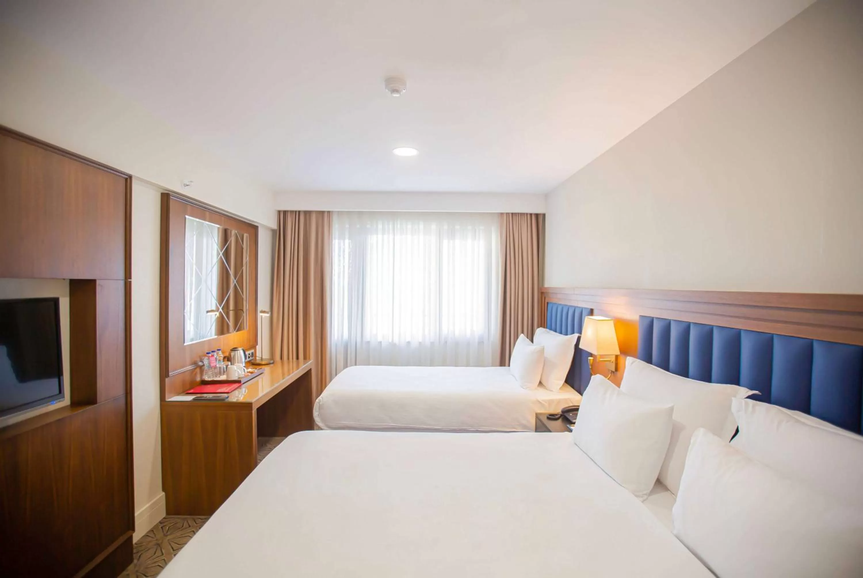 Photo of the whole room, Bed in Ramada Plaza Sultanahmet