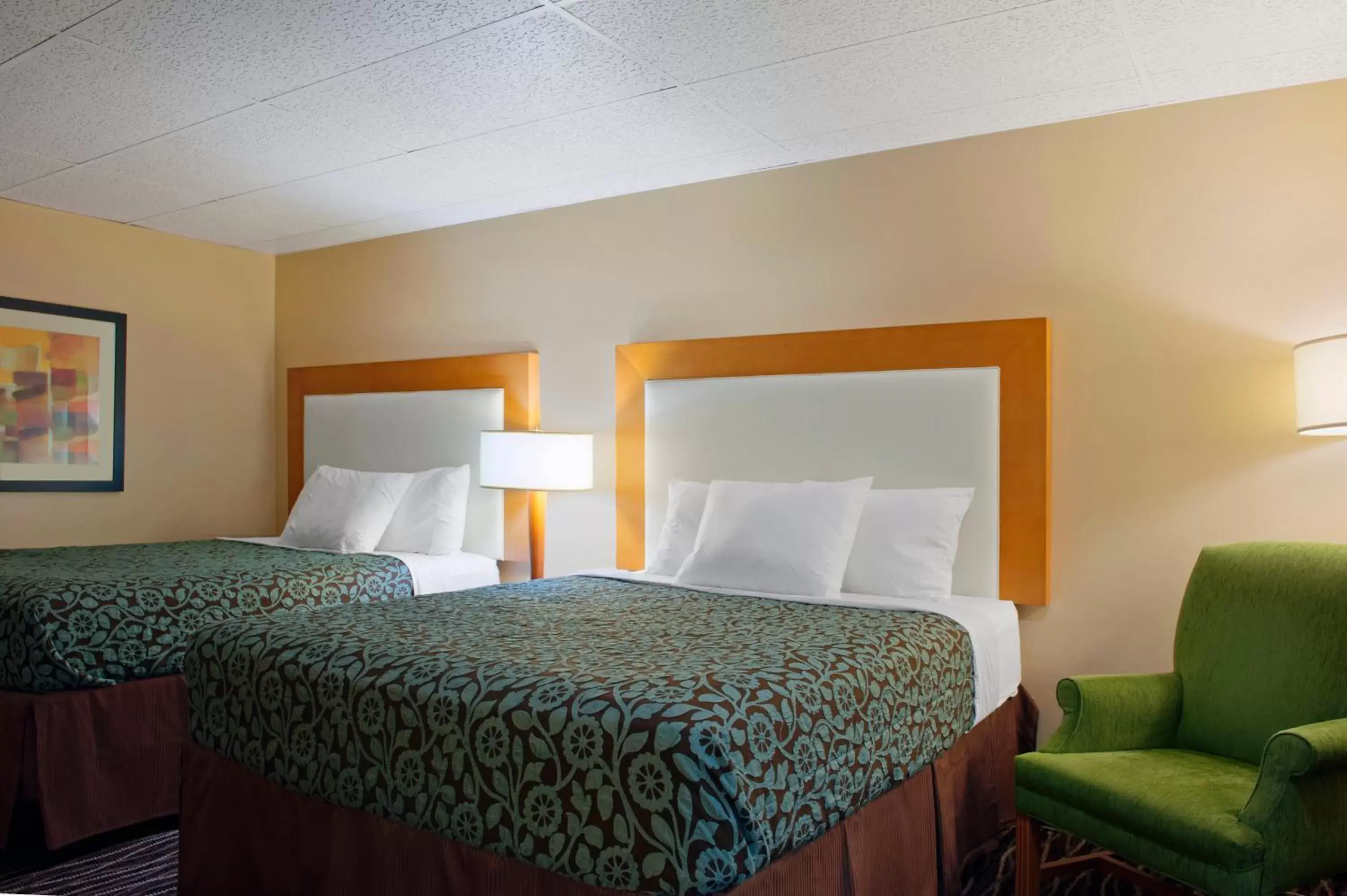 Queen Room with Two Queen Beds and Bathtub with Grab Bars - Mobility Accessible/Non-Smoking in Days Inn by Wyndham Yakima Queen Room with Two Queen Beds and Bathtub with Grab Bars - Mobility Accessible/Non-Smoking in Days Inn by Wyndham Yakima