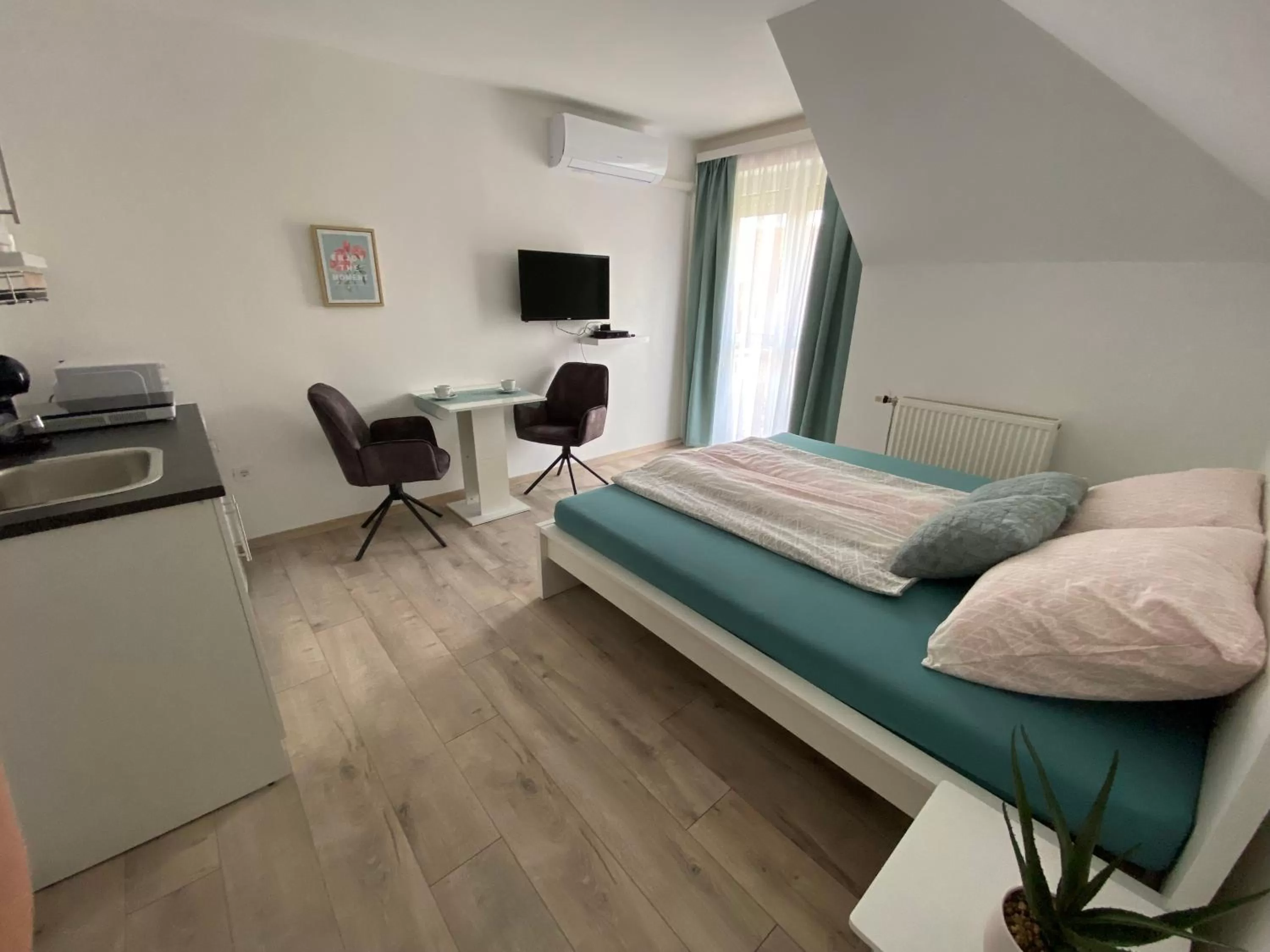 Photo of the whole room, Bed in Villa Tara Bük