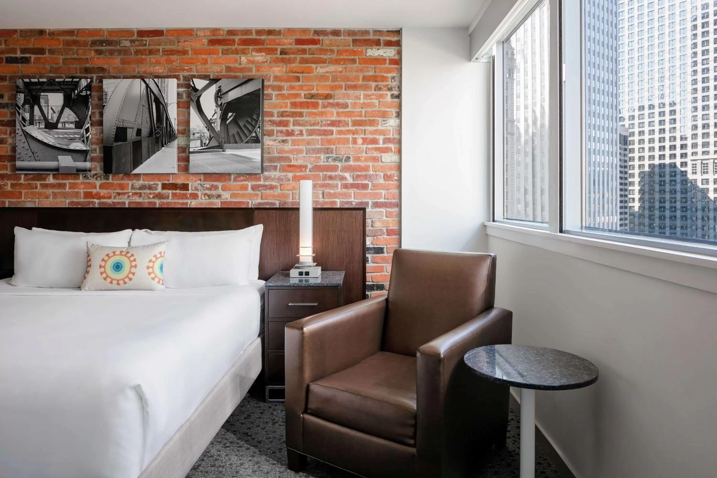 Photo of the whole room, Bed in The Royal Sonesta Chicago Downtown