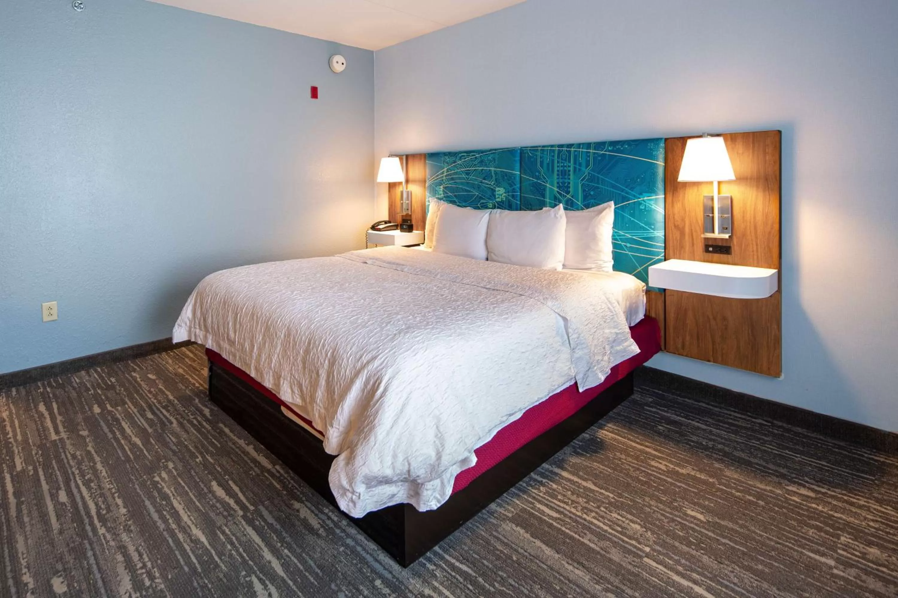 Bed in Hampton Inn & Suites Charlotte-Airport