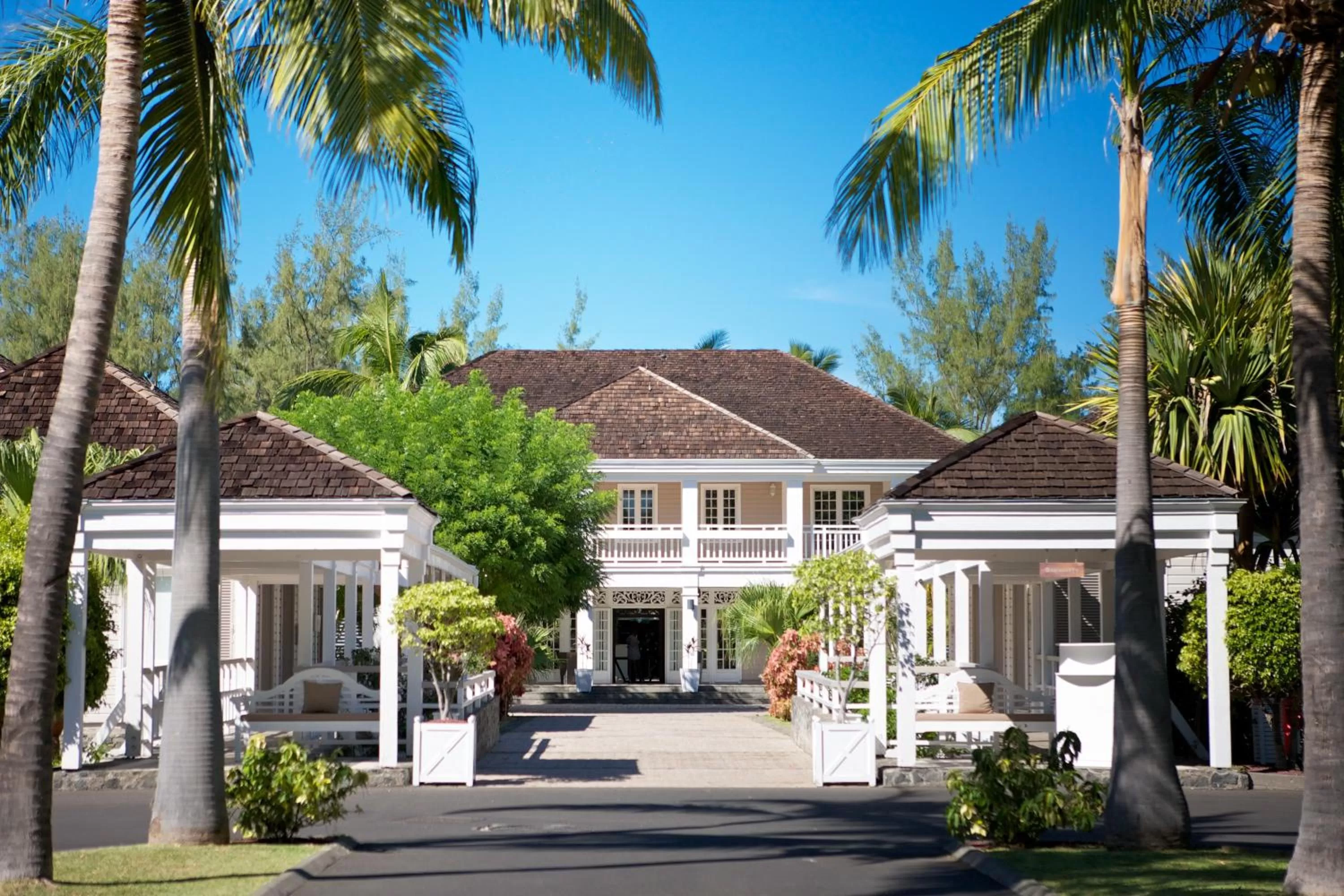 Facade/entrance in LUX* Saint Gilles Resort