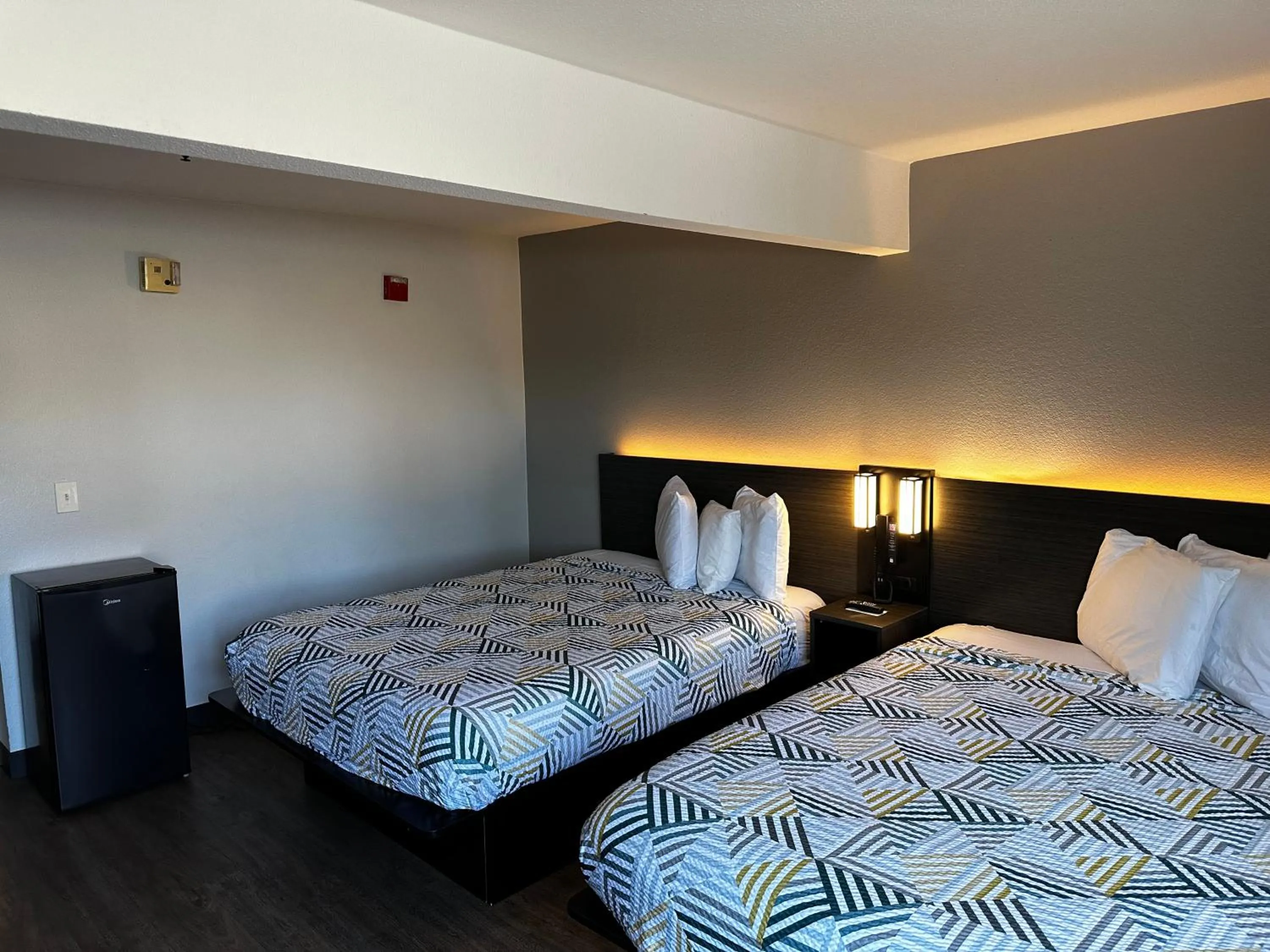 Bed in Motel 6-San Diego, CA - Hotel Circle - Mission Valley