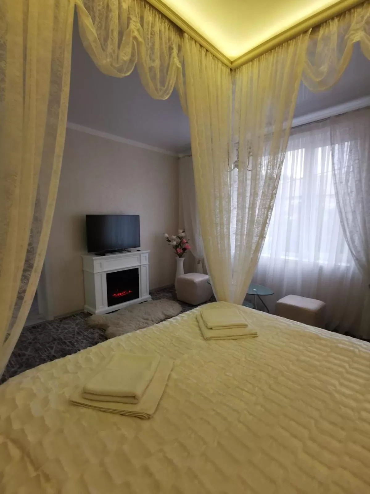 Bed in Monte-Kristo Hotel